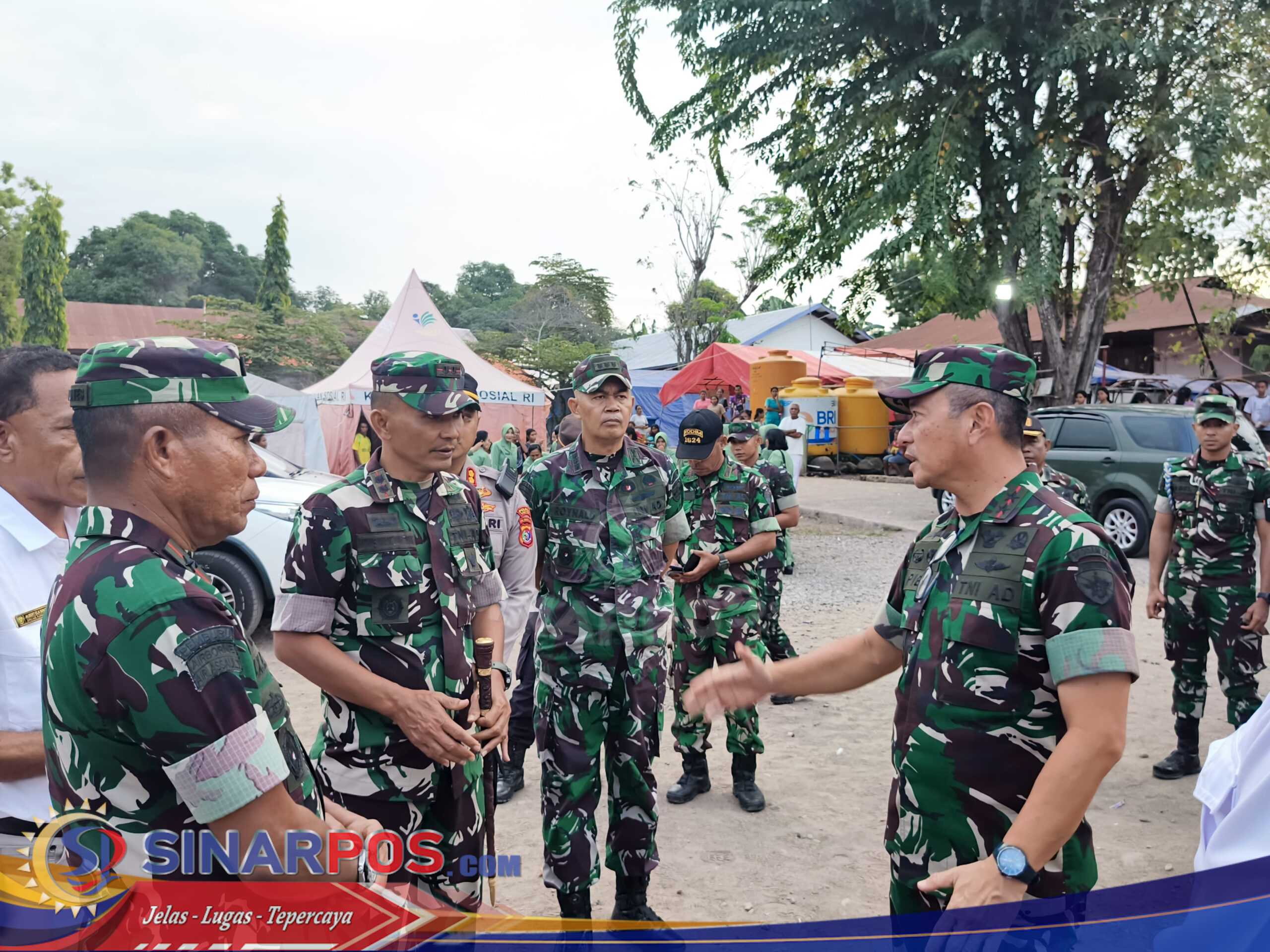 Tinjau Dampak Erupsi Lewotobi, Pangdam IX/UDY Ingatkan Warga Taati Radius Bahaya