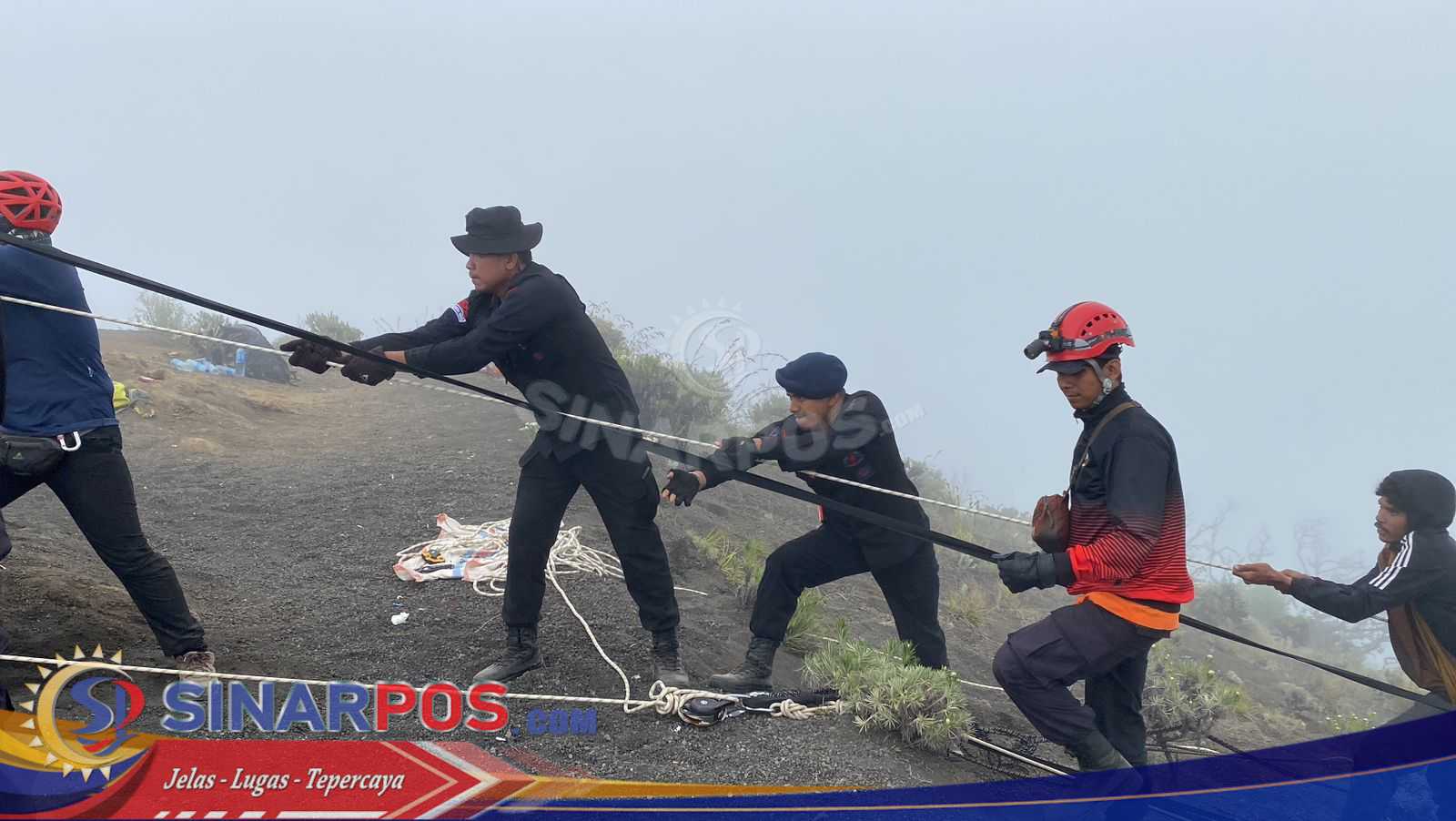 Evakuasi Dramatis di Rinjani, Polda NTB Sebut Sinergi Kunci Kesuksesan Evakuasi Dramatis di Rinjani, Polda NTB Sebut Sinergi Kunci Kesuksesan