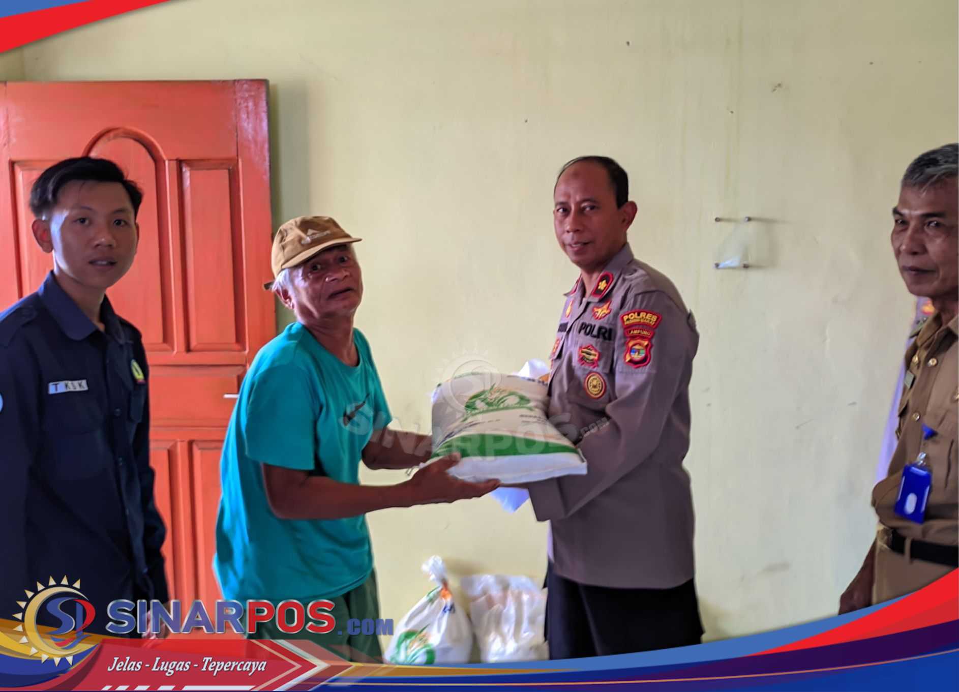 POLRES PESISIR BARAT SALURKAN BANTUAN PANGAN DAN LAKSANAKAN BHAKTI KESEHATAN SERTA IKUTI ZOOM MEETING GROUND BREAKING SPPG DI PEKON RAWAS POLRES PESISIR BARAT SALURKAN BANTUAN PANGAN DAN LAKSANAKAN BHAKTI KESEHATAN SERTA IKUTI ZOOM MEETING GROUND BREAKING SPPG DI PEKON RAWAS