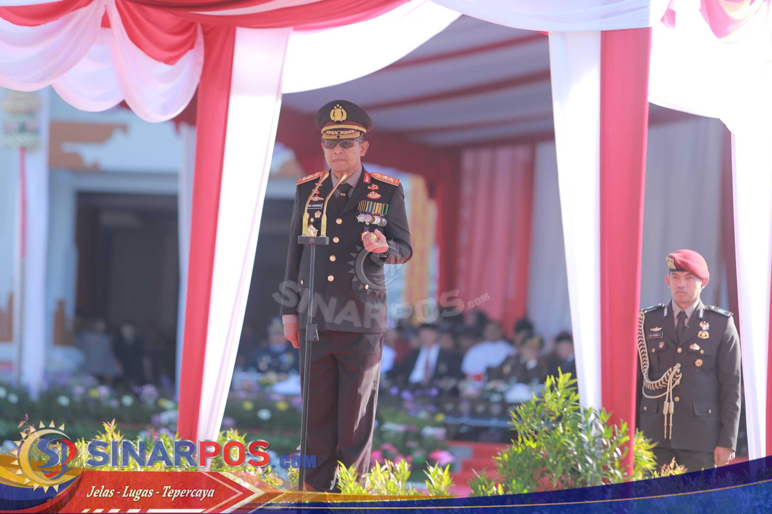 Kapolda NTB Pimpin Upacara Hari Bhayangkara ke-79, Tekankan Komitmen Polri Wujudkan Indonesia Emas 2045 Kapolda NTB Pimpin Upacara Hari Bhayangkara ke-79, Tekankan Komitmen Polri Wujudkan Indonesia Emas 2045