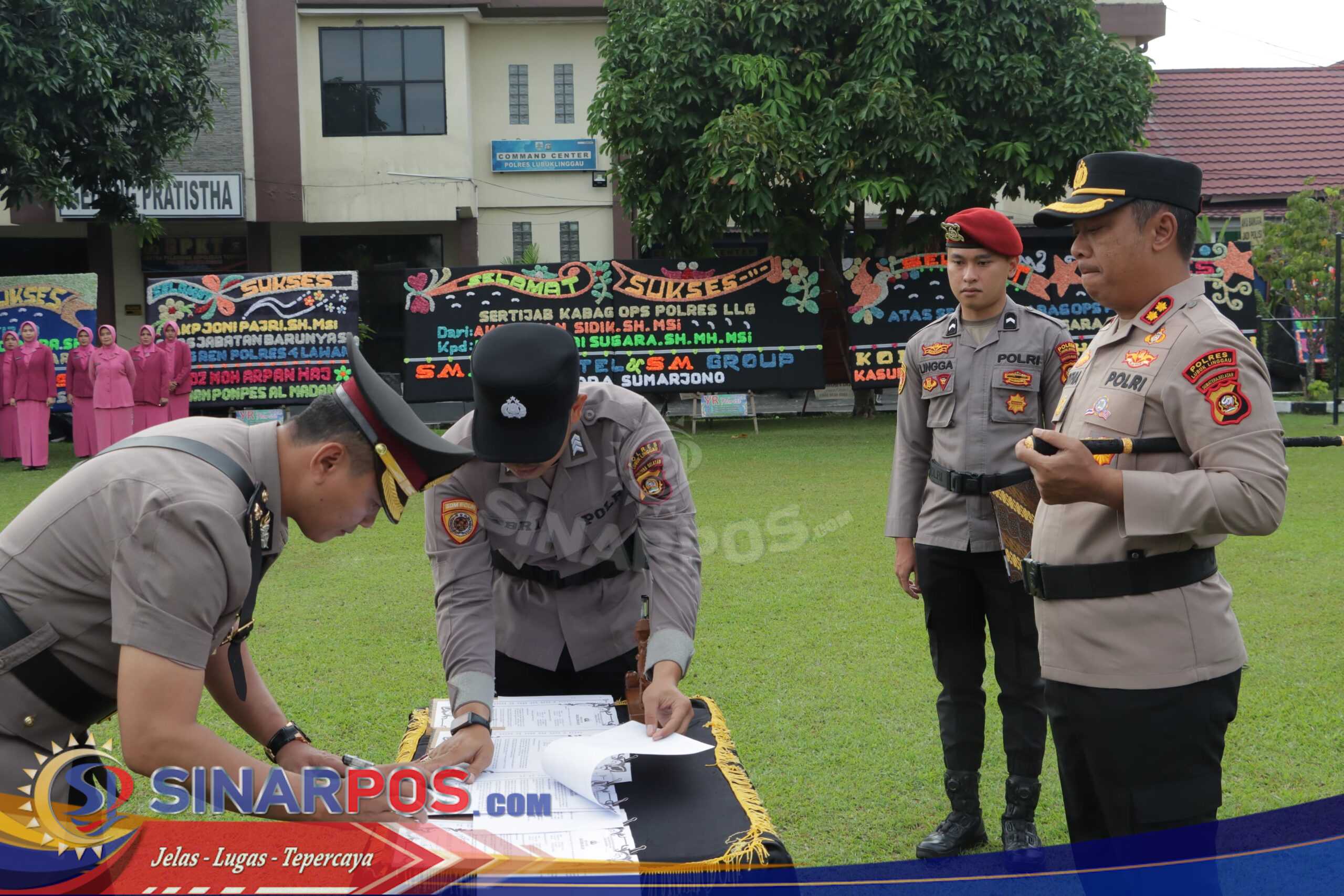 Polres Lubuk Linggau Polda Sumatera Selatan menggelar upacara serah terima jabatandan