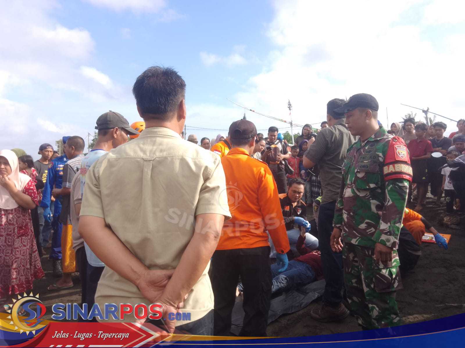 Sinergi TNI – Polri dan Tim SAR, Kodim 1617/Jembrana kerahkan 80 Prajurit Bantu evakusi Korban Tenggelamnya KMP TPJ di Selat Bali