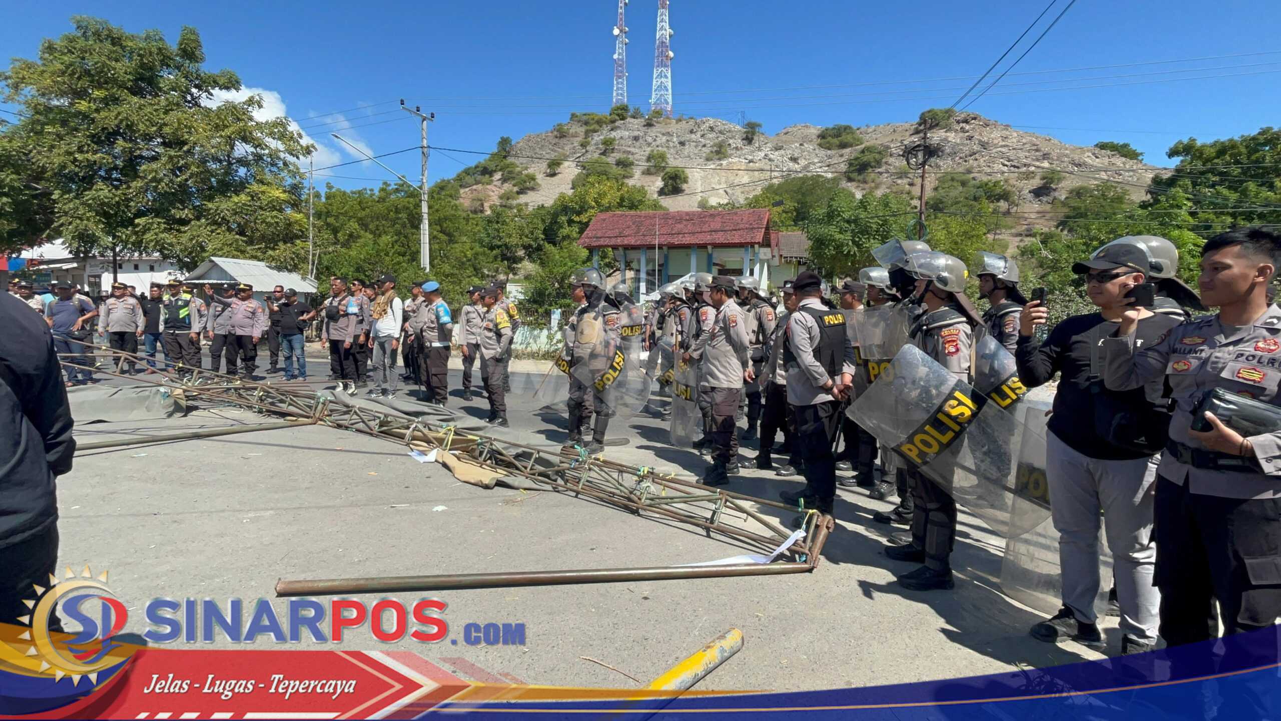 Sinergi Polisi & Masyarakat, Pelabuhan Poto Tano Bukti Aksi Damai Aman dan Bermartabat Sinergi Polisi & Masyarakat, Pelabuhan Poto Tano Bukti Aksi Damai Aman dan Bermartabat