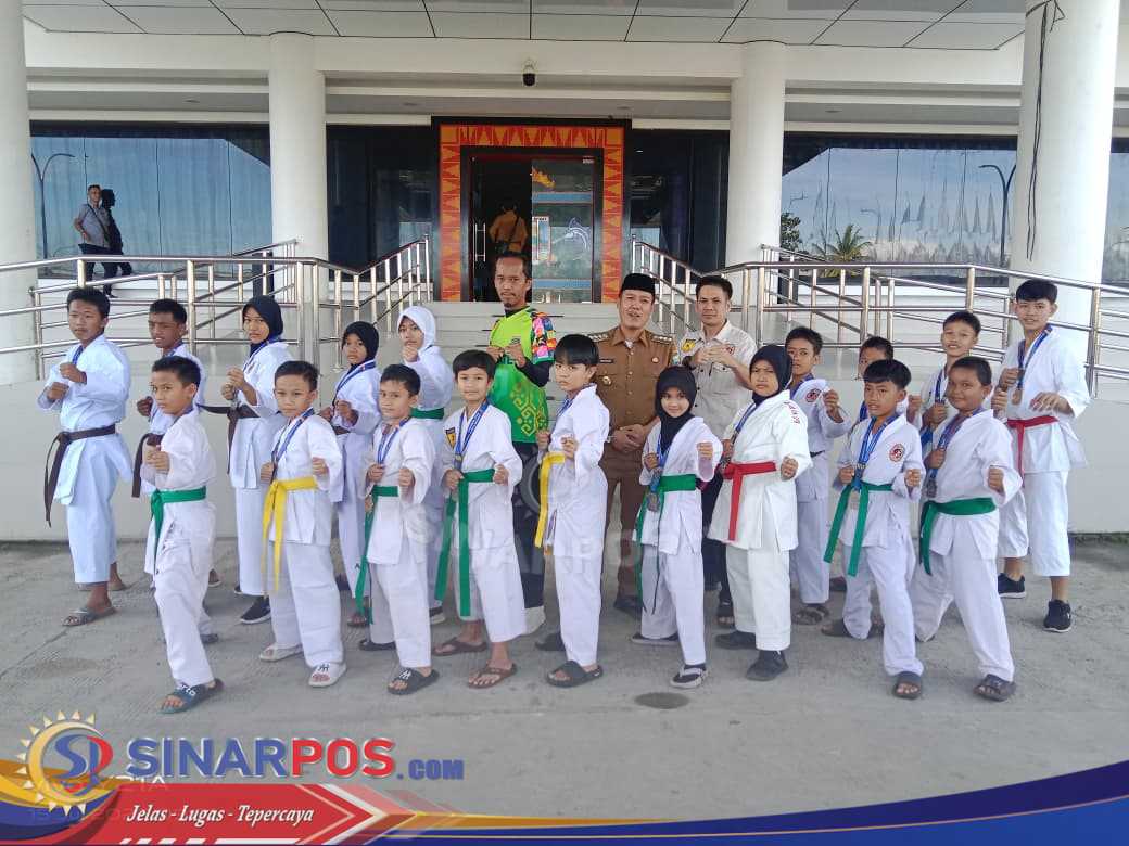 Atlet Karate Pesibar Borong Medali dan Harumkan Nama Daerah