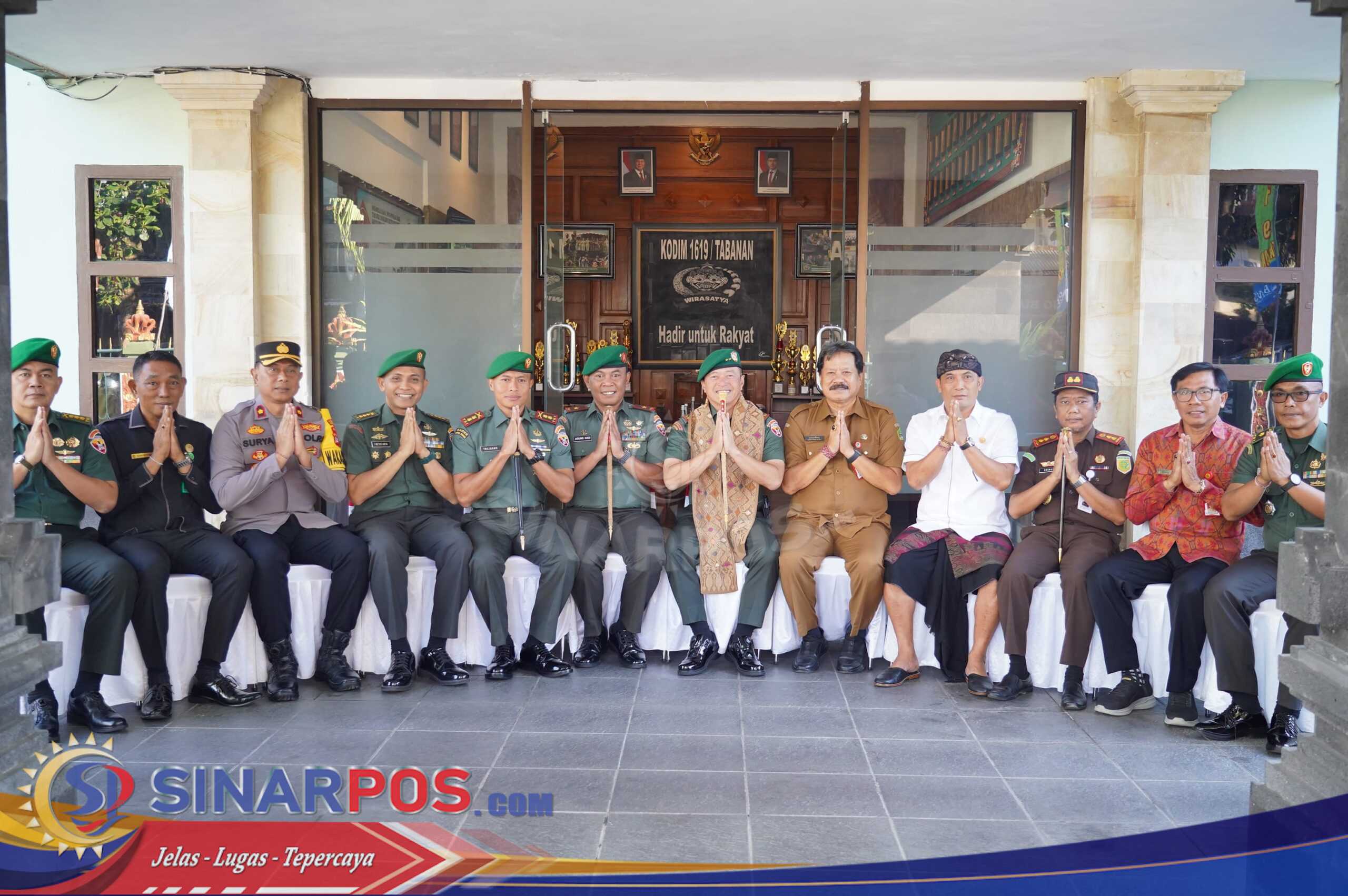Pangdam IX/Udayana Tekankan Sinergi dan Stabilitas Wilayah Saat Kunker ke Tabanan Pangdam IX/Udayana Tekankan Sinergi dan Stabilitas Wilayah Saat Kunker ke Tabanan