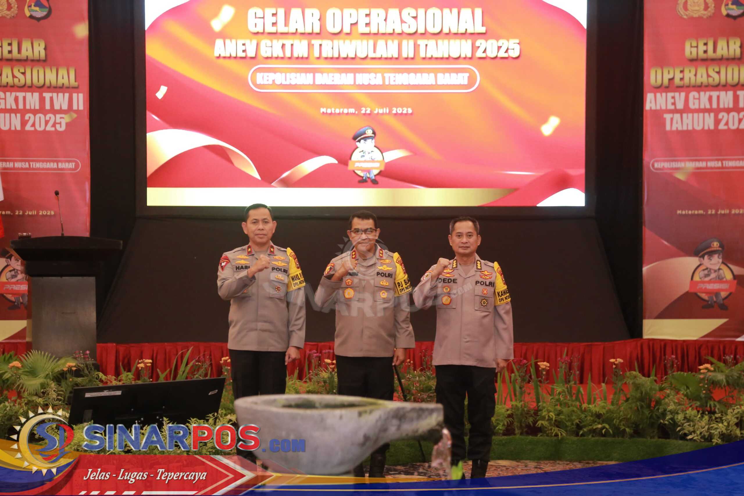 Sambut FORNAS, Kapolda NTB Tekankan Kolaborasi dan Kewaspadaan Jaga Kamtibmas Sambut FORNAS, Kapolda NTB Tekankan Kolaborasi dan Kewaspadaan Jaga Kamtibmas