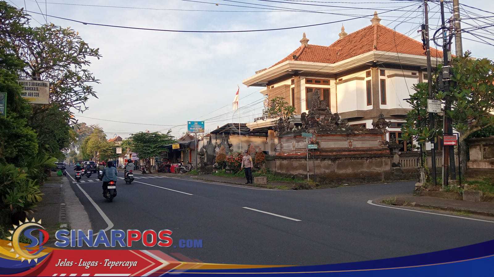 Pengaturan Lalin Pagi, Polsek Abiansemal Hadir Beri Rasa Aman Kepada Pengguna Jalan Pengaturan Lalin Pagi, Polsek Abiansemal Hadir Beri Rasa Aman Kepada Pengguna Jalan