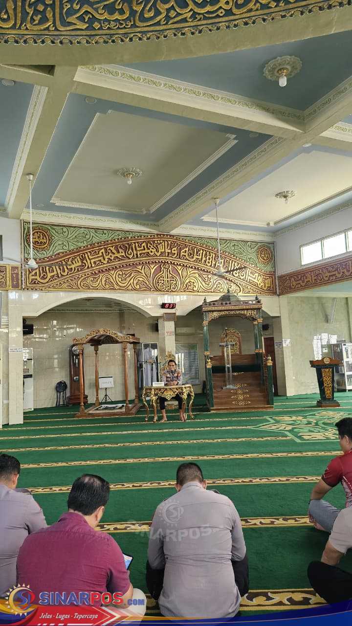 Dalam rangka menyeimbangkan antara pelaksanaan tugas kedinasan dengan pemenuhan kebutuhan rohani,