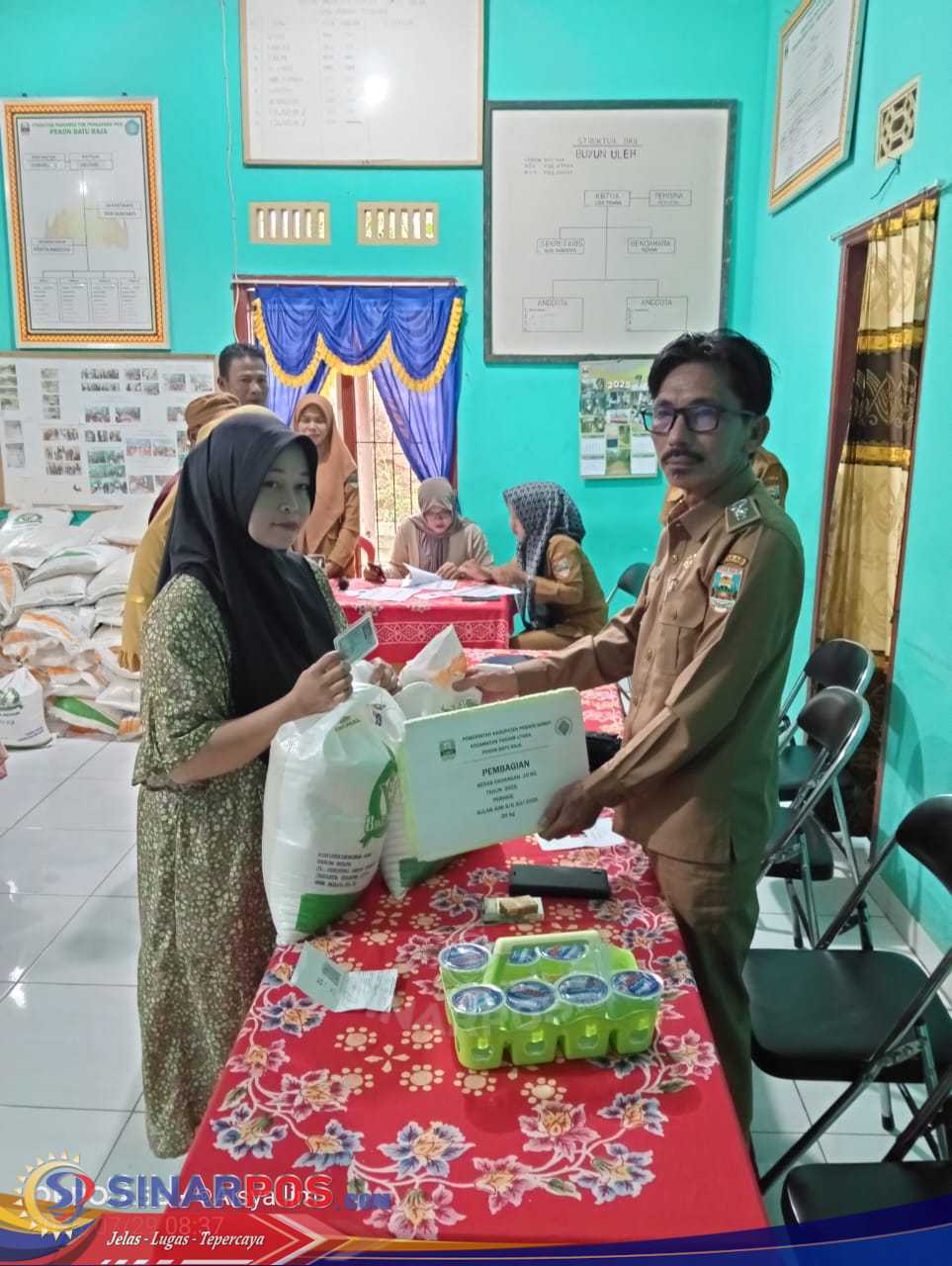 Bersama Wujudkan Ketahanan Pangan; Pekon Baturaja Salurkan Bantuan Beras Kepada 97 Penerima Manfaat Bersama Wujudkan Ketahanan Pangan; Pekon Baturaja Salurkan Bantuan Beras Kepada 97 Penerima Manfaat