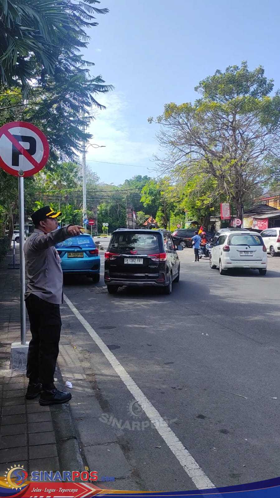 Kapolsek Kuta Selatan Berikan Himbauan dan Teguran kepada Pengendara yang Parkir Sembarangan