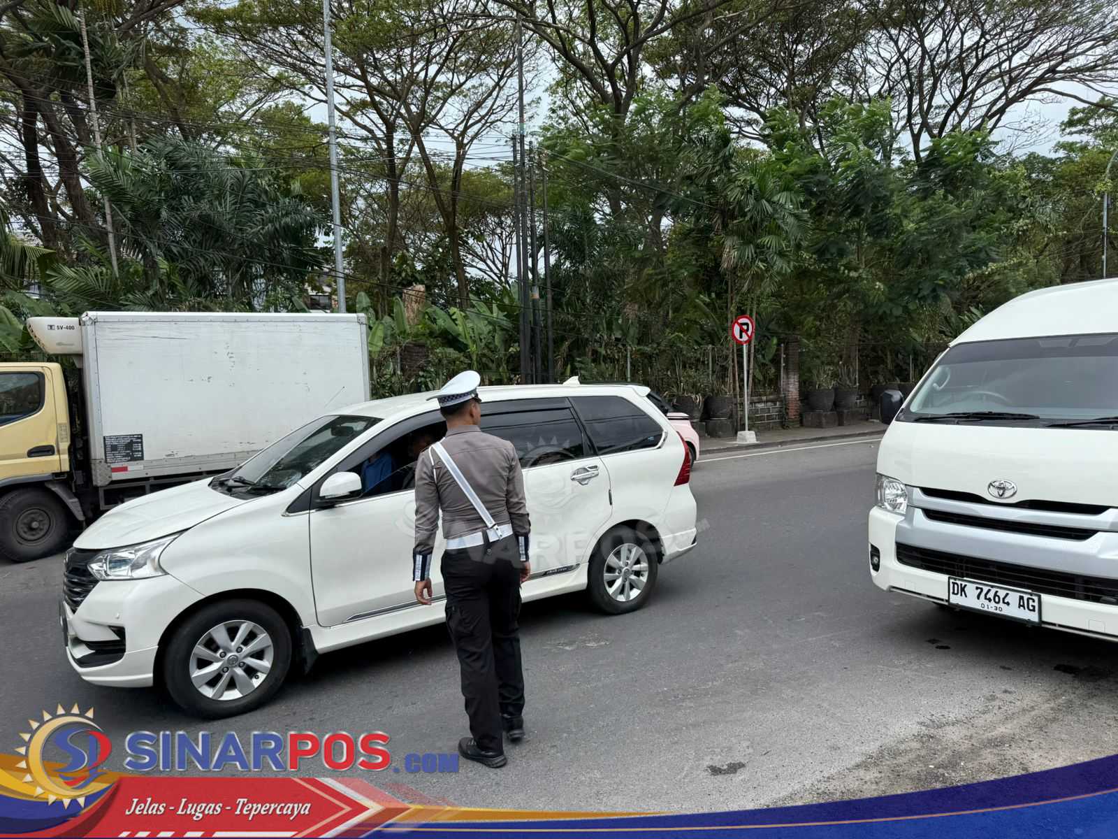 Personel Lantas Polsek Kuta Selatan Kembali Himbau Pengendara Terkait Parkir Liar