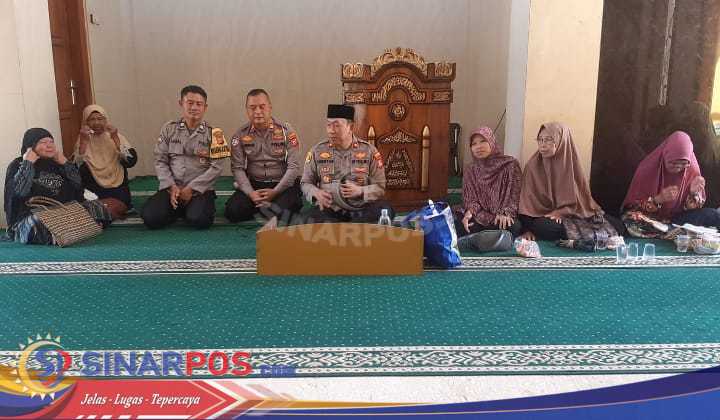 Jumat Curhat, Kapolsek Klari Jalin Kedekatan Dengan Ibu-Ibu Majelis Taklim Jumat Curhat, Kapolsek Klari Jalin Kedekatan Dengan Ibu-Ibu Majelis Taklim