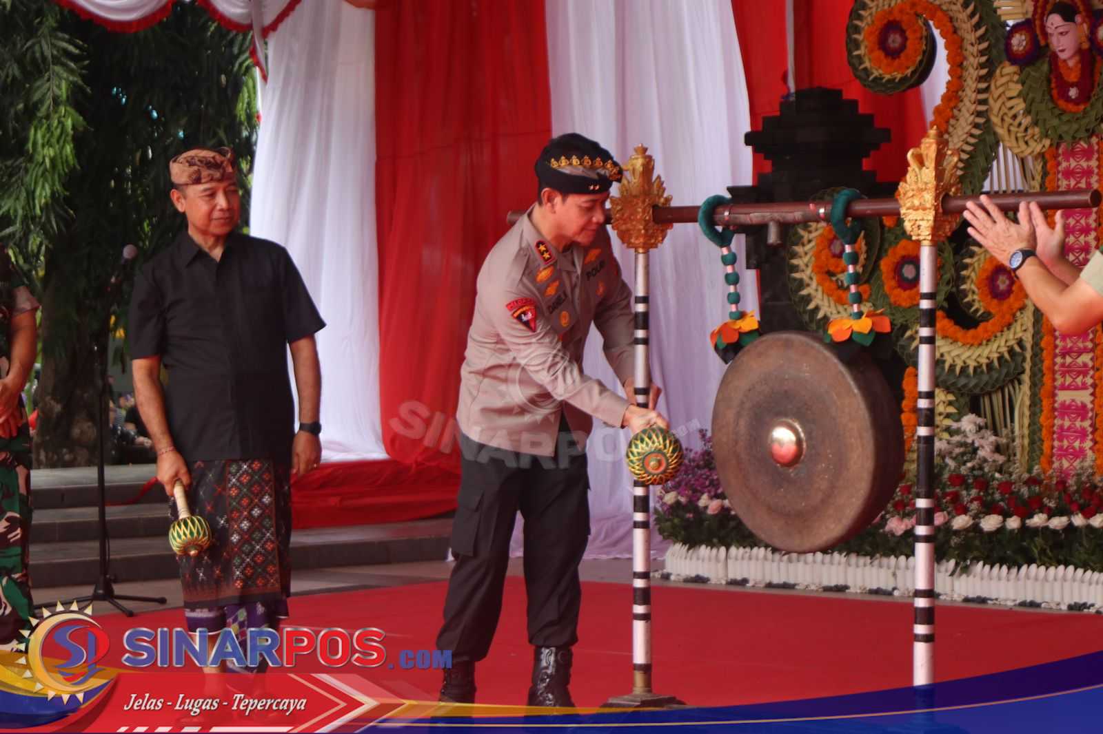 Kapolda Bali Hadiri Pagelaran Seni Baleganjur Meriahkan HUT ke-80 Kemerdekaan RI Kapolda Bali Hadiri Pagelaran Seni Baleganjur Meriahkan HUT ke-80 Kemerdekaan RI
