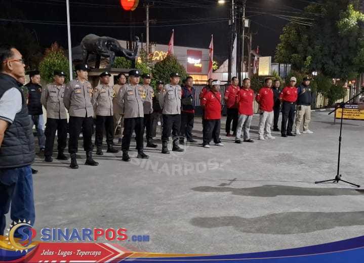 Perkuat Kolaborasi Tiga Pilar, Kapolsek Klari Pimpin Apel dan Patroli Skala Besar Perkuat Kolaborasi Tiga Pilar, Kapolsek Klari Pimpin Apel dan Patroli Skala Besar