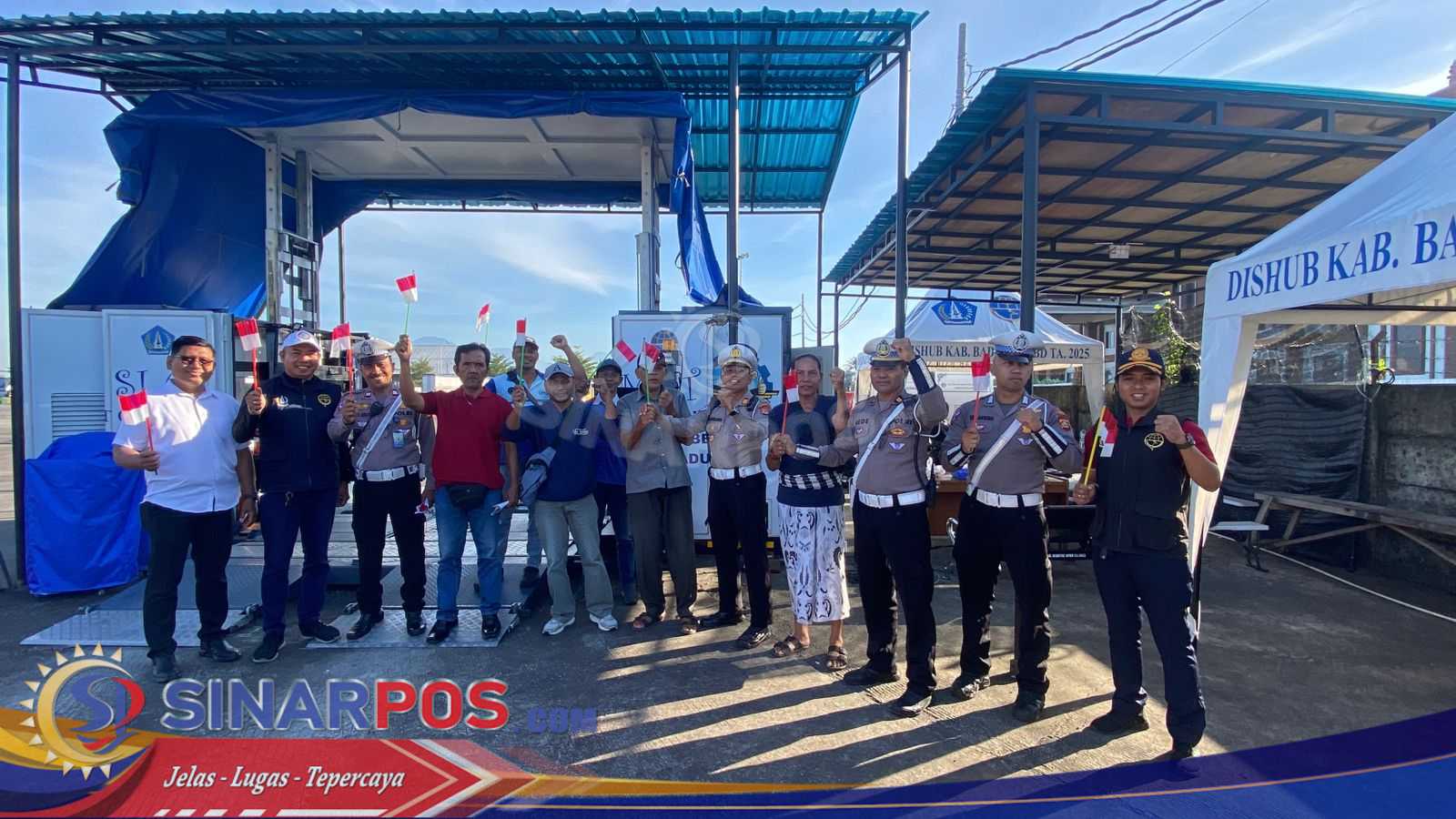 Satlantas Polres Badung Ajak Masyarakat Kibarkan Bendera Merah Putih Satlantas Polres Badung Ajak Masyarakat Kibarkan Bendera Merah Putih