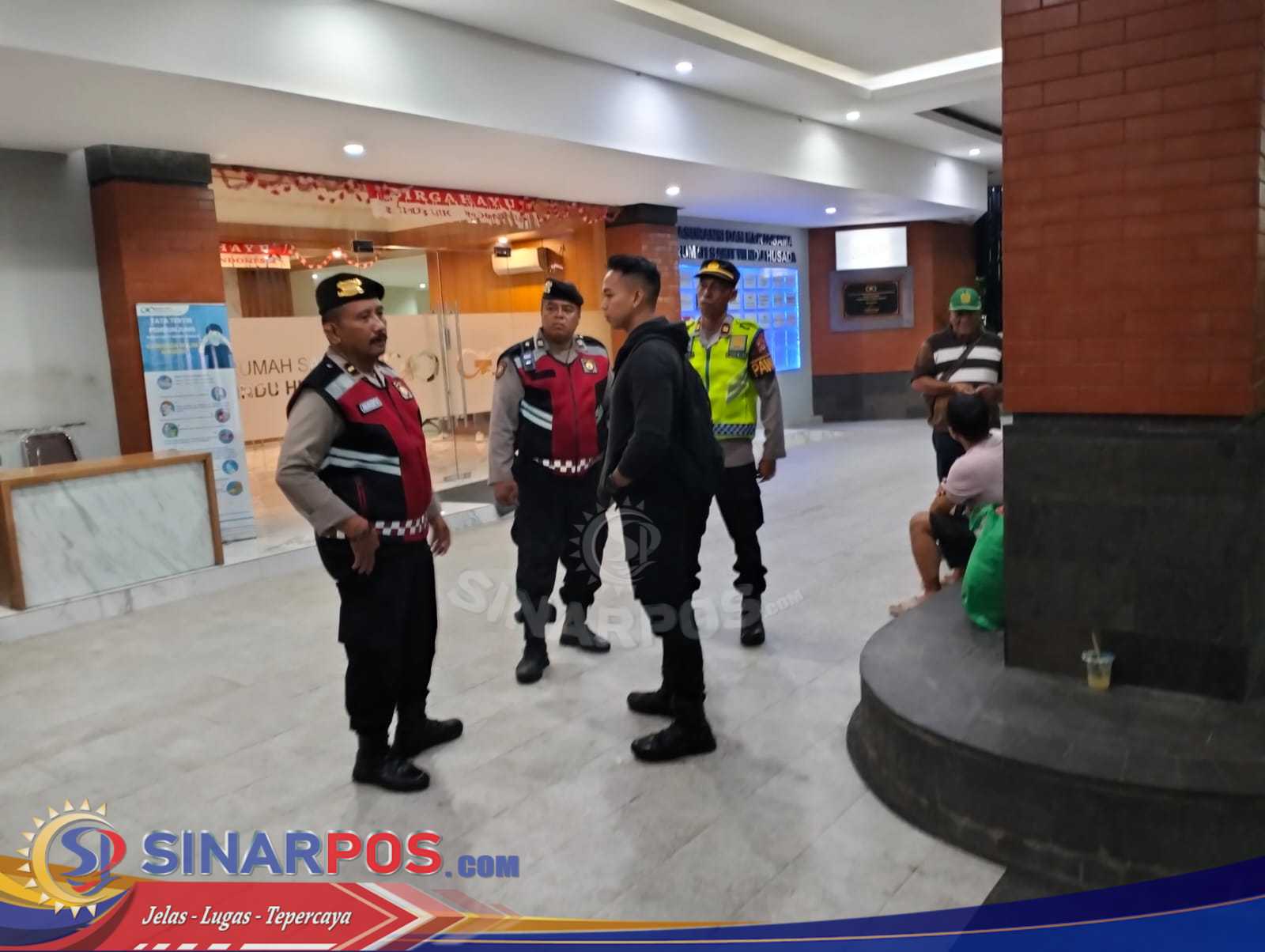 Patroli Dialogis Samapta Polsek Abiansemal Sambangi Rumah Sakit Windu Husada Patroli Dialogis Samapta Polsek Abiansemal Sambangi Rumah Sakit Windu Husada