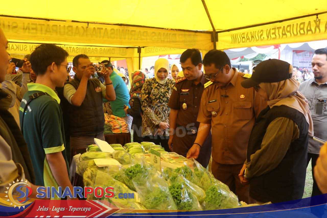 HUT Ke – 80 Kejaksaan Negri Kabupaten Sukabumi Gelar Pasar Murah HUT Ke – 80 Kejaksaan Negri Kabupaten Sukabumi Gelar Pasar Murah