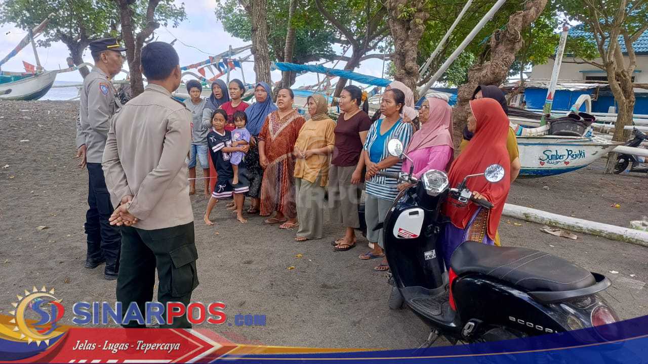 Polda NTB Sambangi Nelayan Pantai Mapak, Ajak Kibarkan Merah Putih dan Sosialisasi Gerakan Pangan Murah