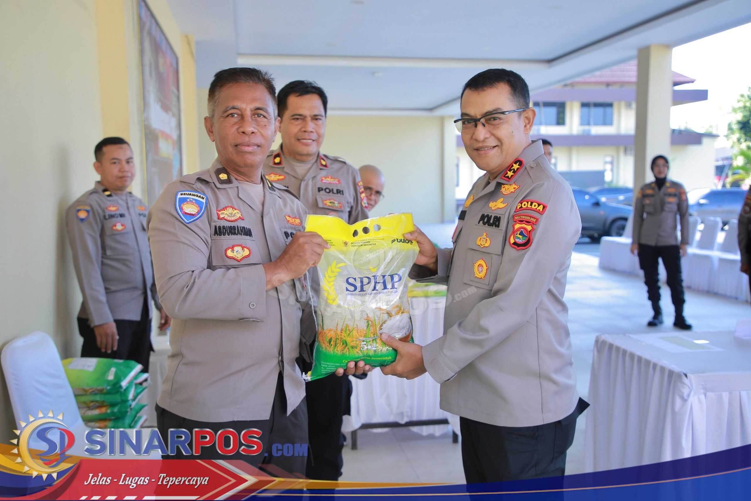 Kapolda NTB Turun Langsung Tinjau Pasar Murah untuk Masyarakat Kapolda NTB Turun Langsung Tinjau Pasar Murah untuk Masyarakat