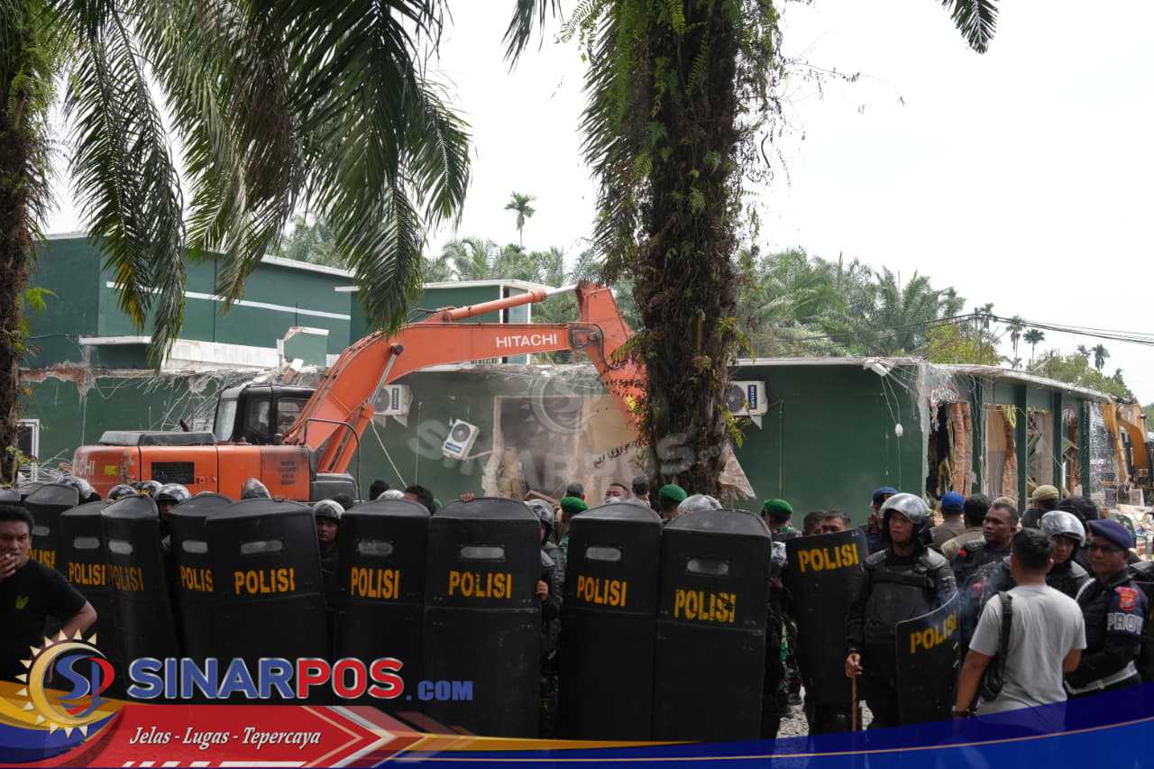 Tim gabungan Polda Sumut, Kodam I/BB dan Pemprov Sumut Rubuhkan THM Marcopolo