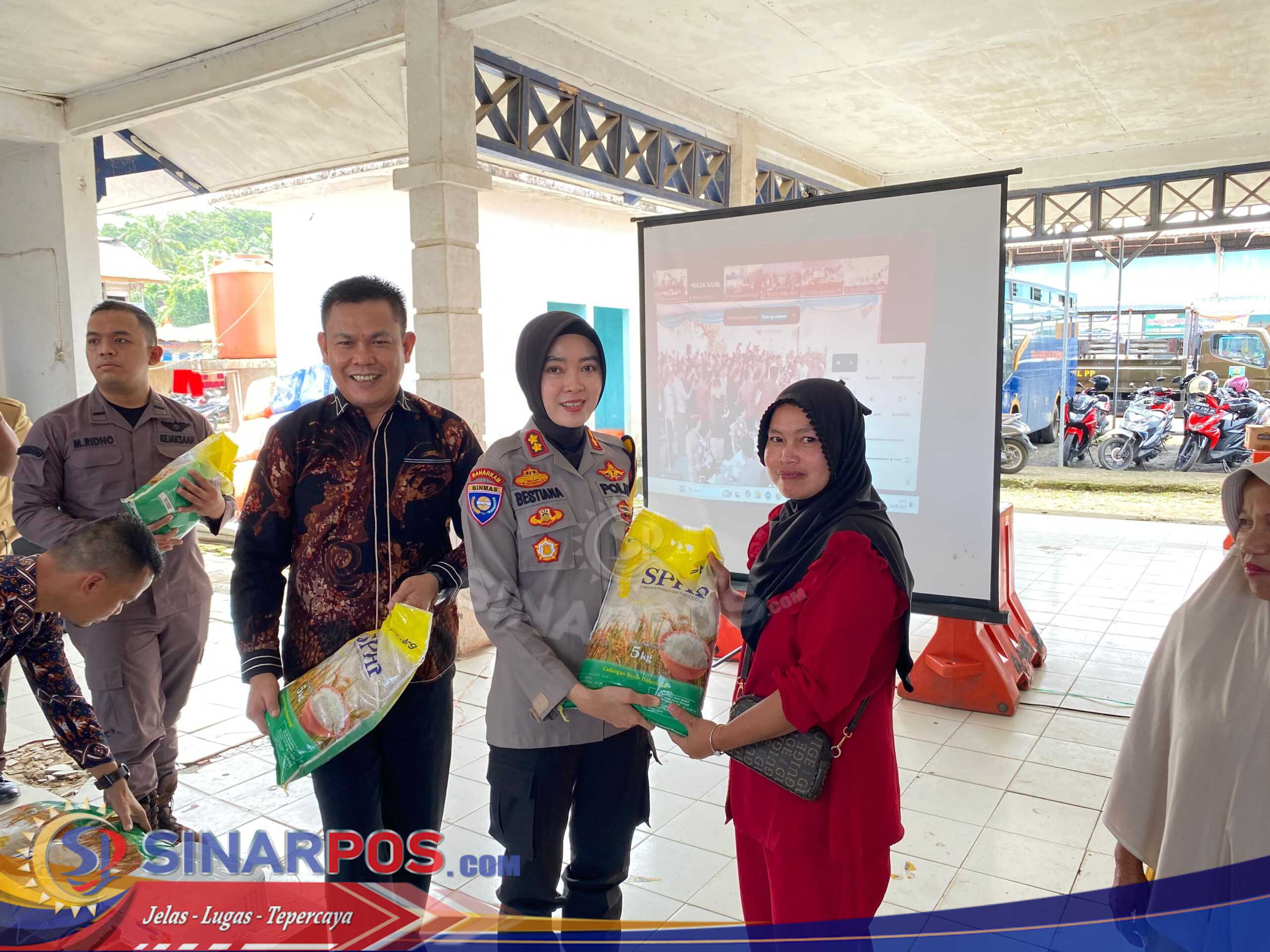 Polres Pesisir Barat Gelar Gerakan Pangan Murah Bersama Bulog, Stabilkan Harga Beras untuk Masyarakat