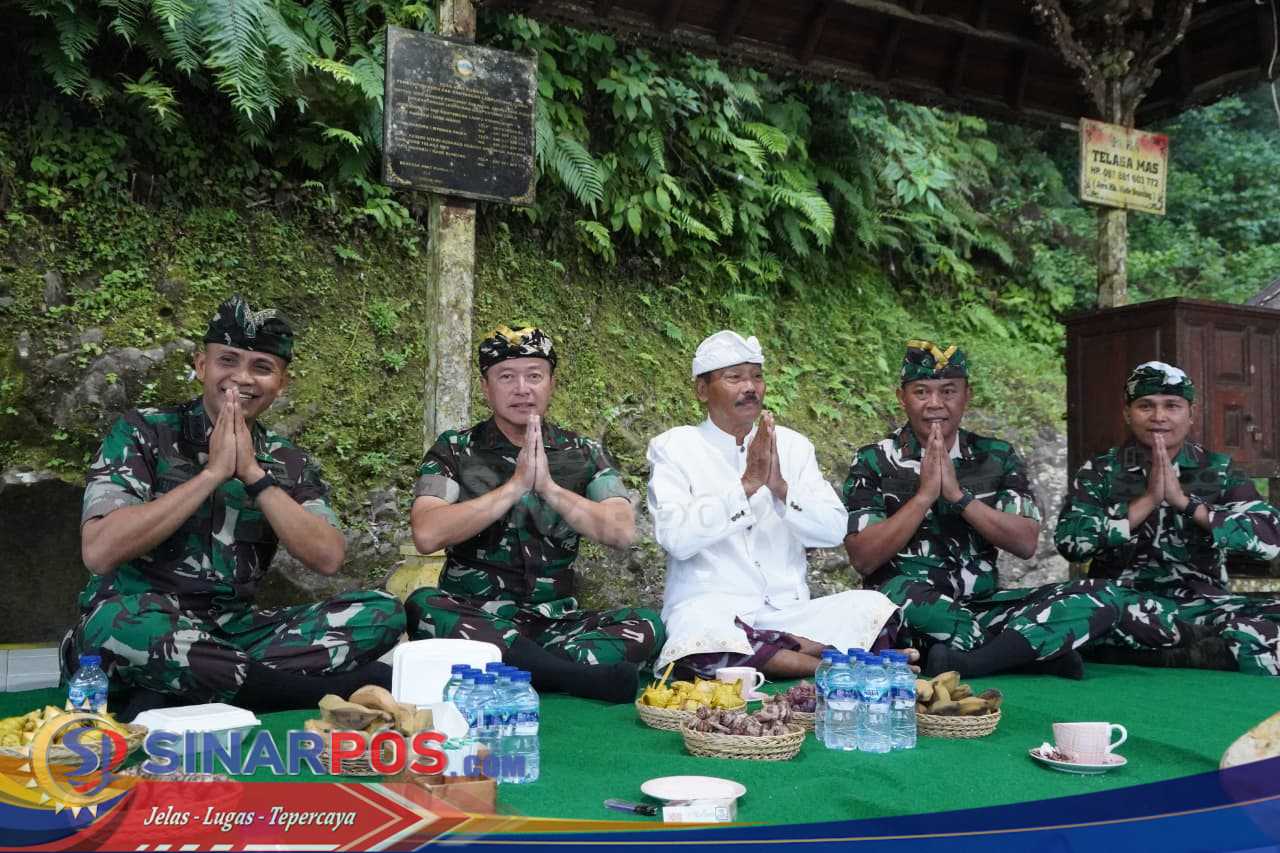 Pangdam IX/Udayana Laksanakan Wisata Religi Ke Pura Sad Kahyangan Lempuyang