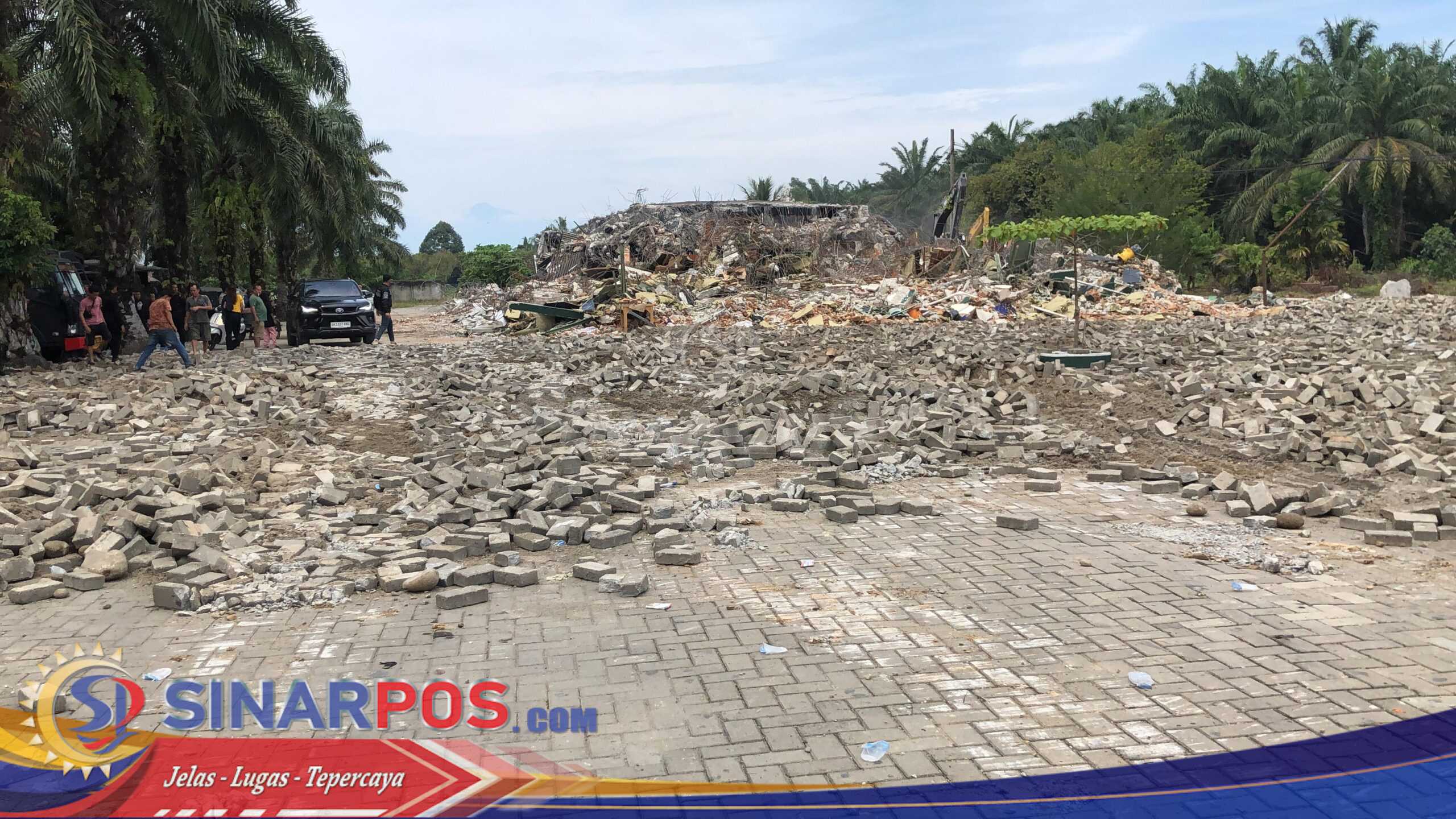 Aparat Gabungan Masih Kawal Hari Ketiga Penertiban, THM Marcopolo Akhirnya Diratakan