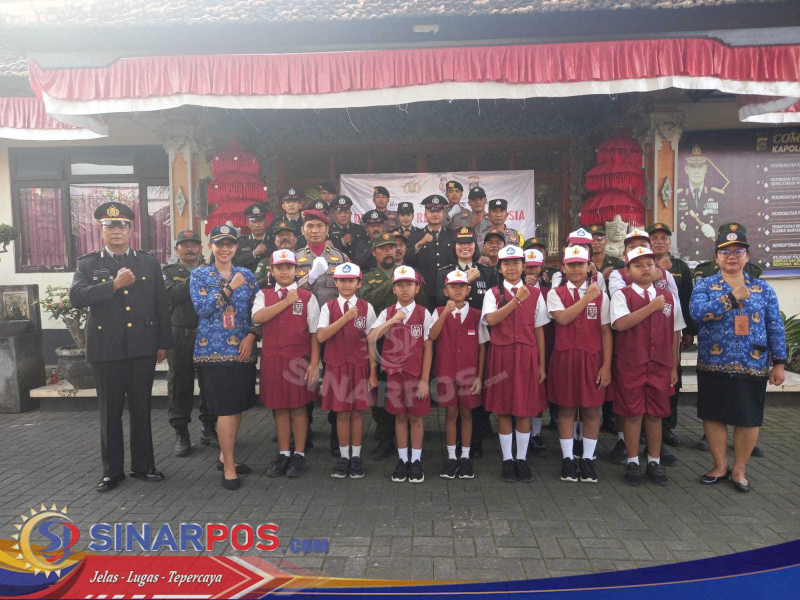 Polsek Mengwi Gelar Upacara Bendera Peringatan HUT Kemerdekaan RI ke-80 Tahun 2025 Polsek Mengwi Gelar Upacara Bendera Peringatan HUT Kemerdekaan RI ke-80 Tahun 2025