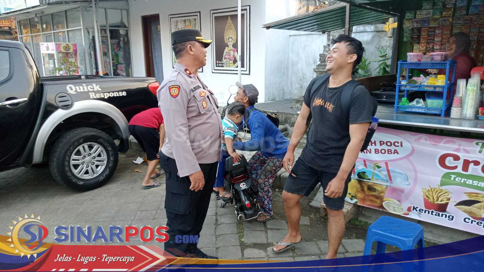 Kapolsek Mengwi Pimpin Patroli Wilayah Wujudkan Keamanan Kondusif Kapolsek Mengwi Pimpin Patroli Wilayah Wujudkan Keamanan Kondusif