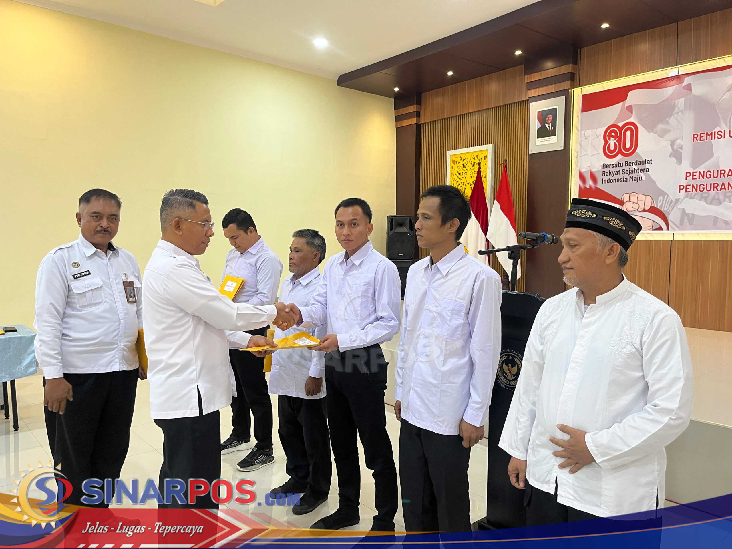 Penyerahan Remisi Umum (RU) dan Remisi Dasawarsa (RD) Tahun 2025 kepada Warga Binaan Lapas Kelas I Palembang
