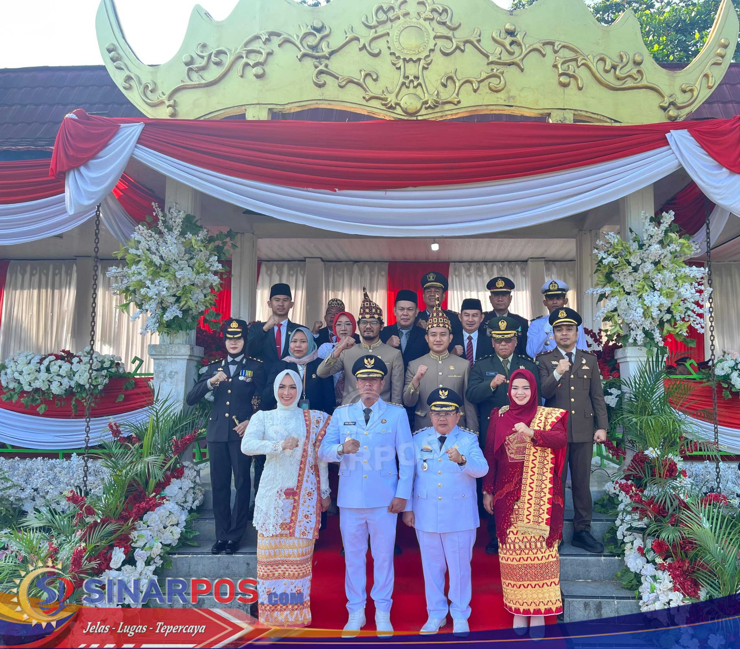 Upacara HUT Ke-80 RI Berlangsung Khidmat, Kapolres Pesisir Barat Ajak Masyarakat Perkuat Kesatuan Upacara HUT Ke-80 RI Berlangsung Khidmat, Kapolres Pesisir Barat Ajak Masyarakat Perkuat Kesatuan