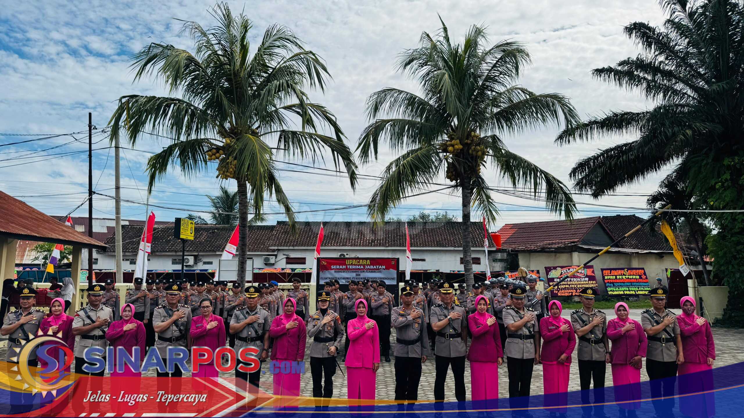 Kapolres Pesisir Barat Pimpin Upacara Serah Terima Jabatan Pejabat Utama
