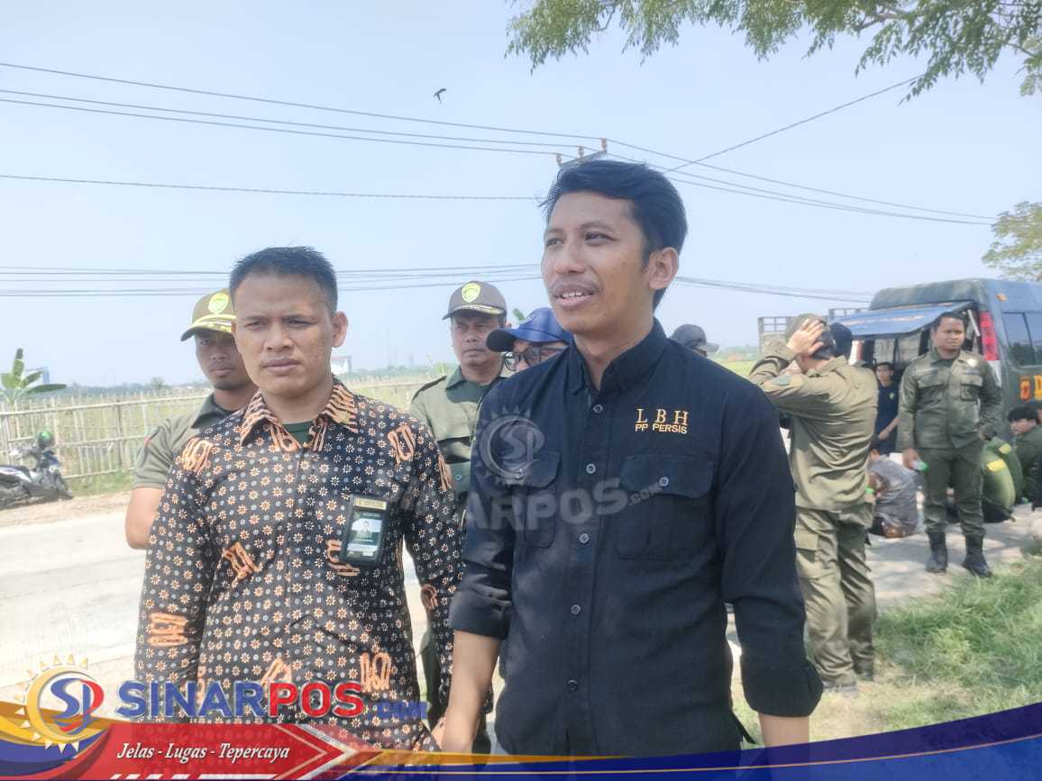 Eksekusi Lahan Wakaf Persis di Karawang Barat Memanas: Warga Menolak Pindah, LBH Klaim Sudah Ada Kompensasi Eksekusi Lahan Wakaf Persis di Karawang Barat Memanas: Warga Menolak Pindah, LBH Klaim Sudah Ada Kompensasi