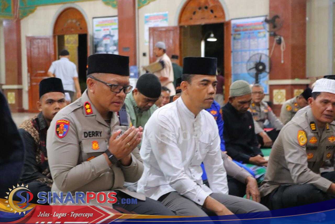 Kapolres Pessel Imbau Masyarakat Bijak Bermedia Sosial dan Jangan Terprovokasi Kapolres Pessel Imbau Masyarakat Bijak Bermedia Sosial dan Jangan Terprovokasi