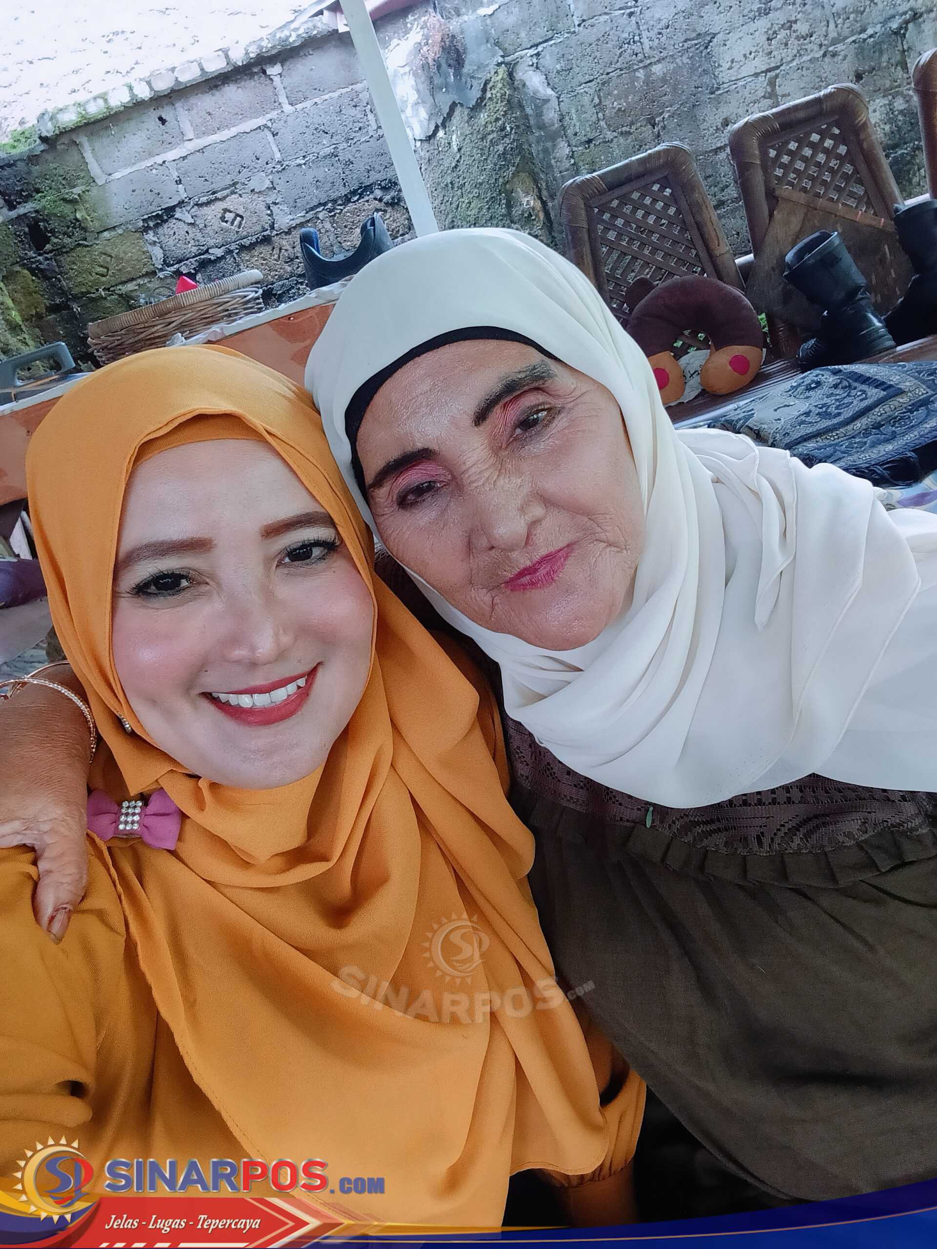 Silaturahmi Harmonis Sekretaris Utama SINARPOS.com Iyut Ermawati dan Tokoh Sosial Bunda Tiur Simamora, Bahas Sengketa Hingga Bisnis Barang Antik di Puncak Bogor