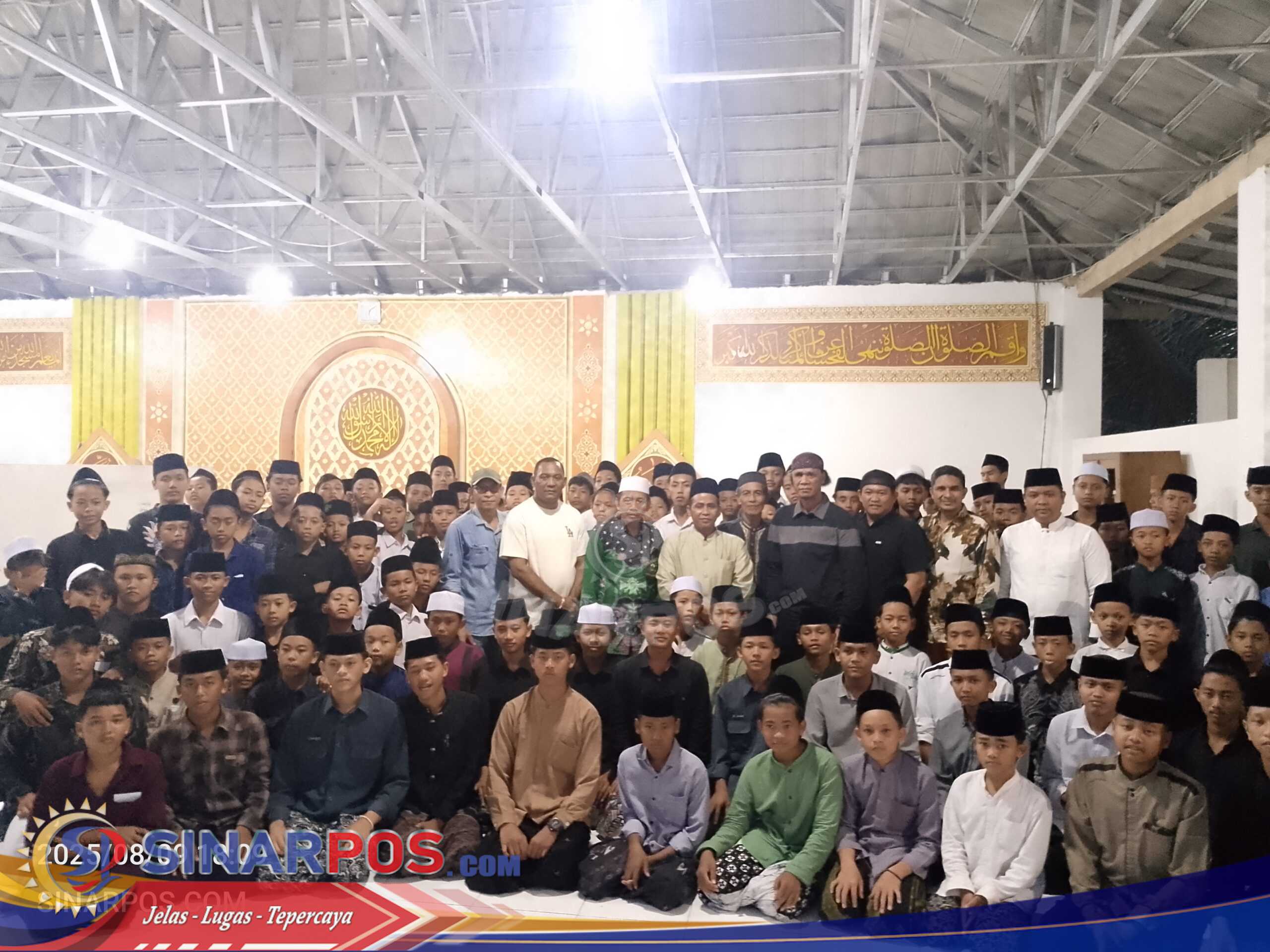 Ketum DPP Grib Jaya H.Hercules Rosario de Marshal Berikan Santunan Ke Pondok Pesantren Baitul Makmur Kota Metro