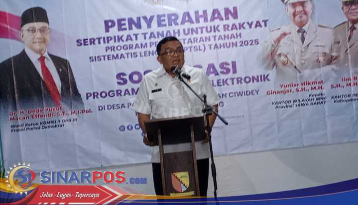 Penyerahan Sertifikat Tanah PTSL di Ciwidey, Dorong Kepastian Hukum dan Ekonomi Warga