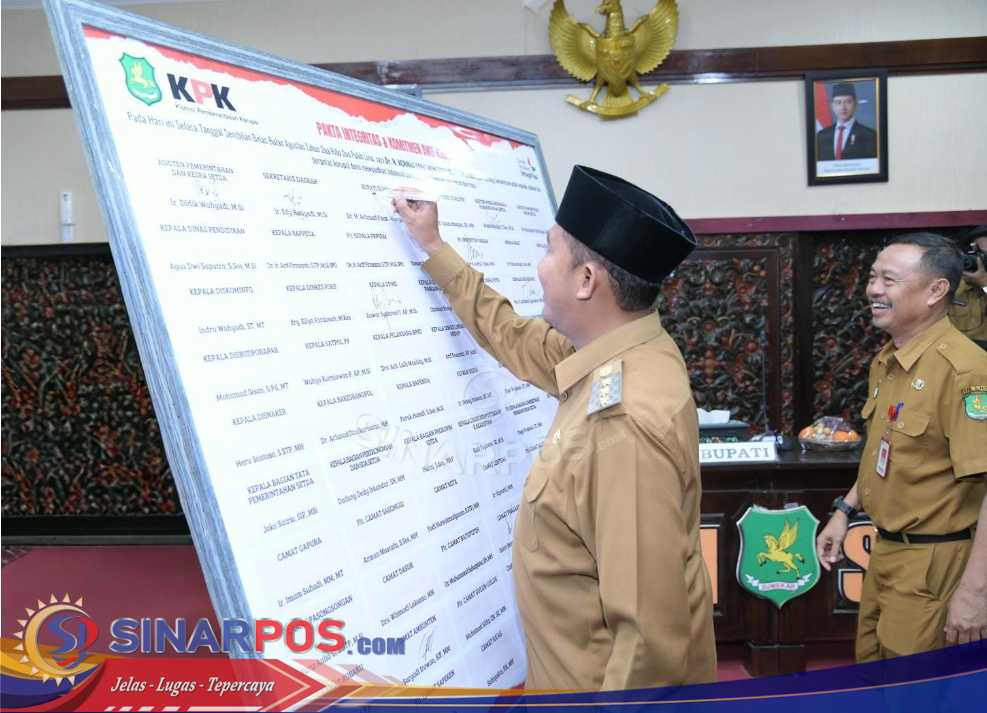 Sejumlah Pimpinan Perangkat Daerah Sumenep Tanda Tangani Pakta Integritas dan Komitmen Anti Korupsi Sejumlah Pimpinan Perangkat Daerah Sumenep Tanda Tangani Pakta Integritas dan Komitmen Anti Korupsi
