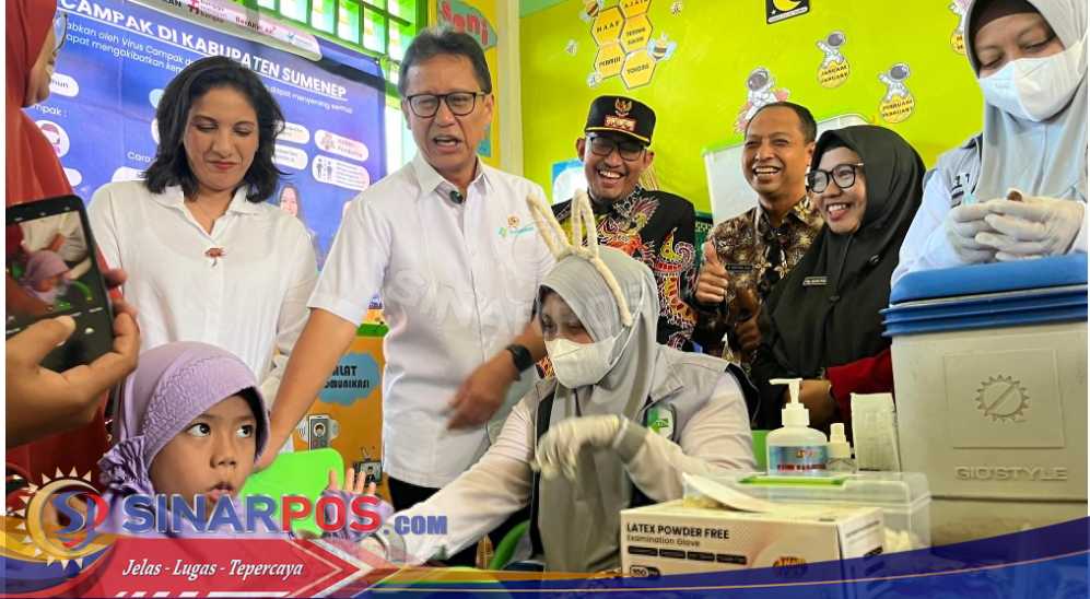 Kunker Menkes ke Sumenep Pastikan Imunisasi Campak di Sumenep Berjalan Maksimal Kunker Menkes ke Sumenep Pastikan Imunisasi Campak di Sumenep Berjalan Maksimal