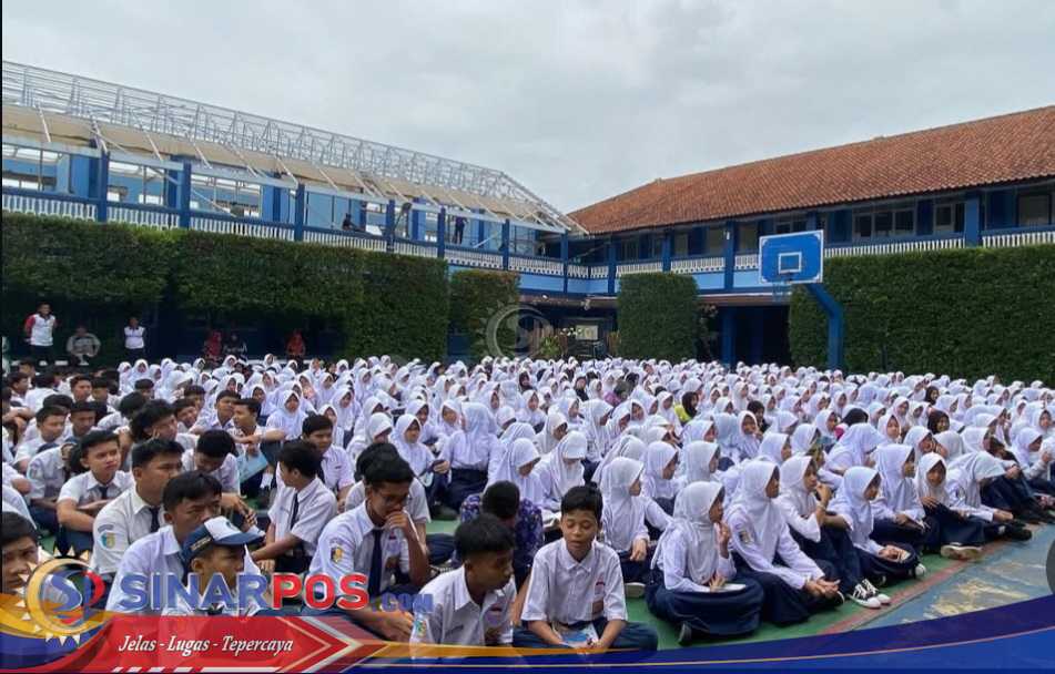 SMPN 1 Cisaga Hidupkan Budaya Literasi Lewat Kegiatan Membaca Bersama di Halaman Sekolah SMPN 1 Cisaga Hidupkan Budaya Literasi Lewat Kegiatan Membaca Bersama di Halaman Sekolah