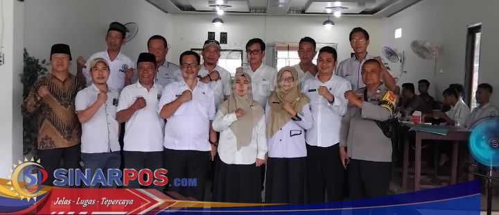 Suasana Haru Iringi Acara Pisah Sambut PLT Camat Dan Camat Definitif Kecamatan Karya Penggawa