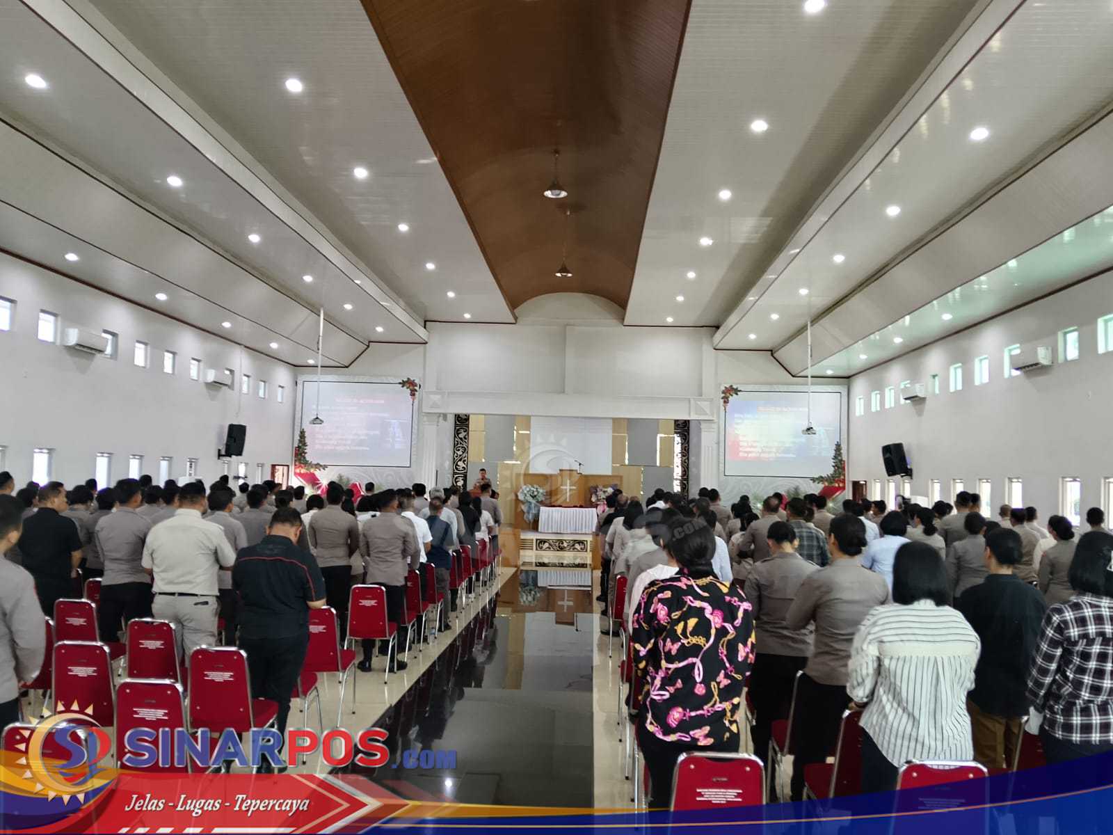 Personel Polda Sumut Gelar Ibadah Oikoumene, Doakan Keamanan dan Kedamaian Bangsa Personel Polda Sumut Gelar Ibadah Oikoumene, Doakan Keamanan dan Kedamaian Bangsa