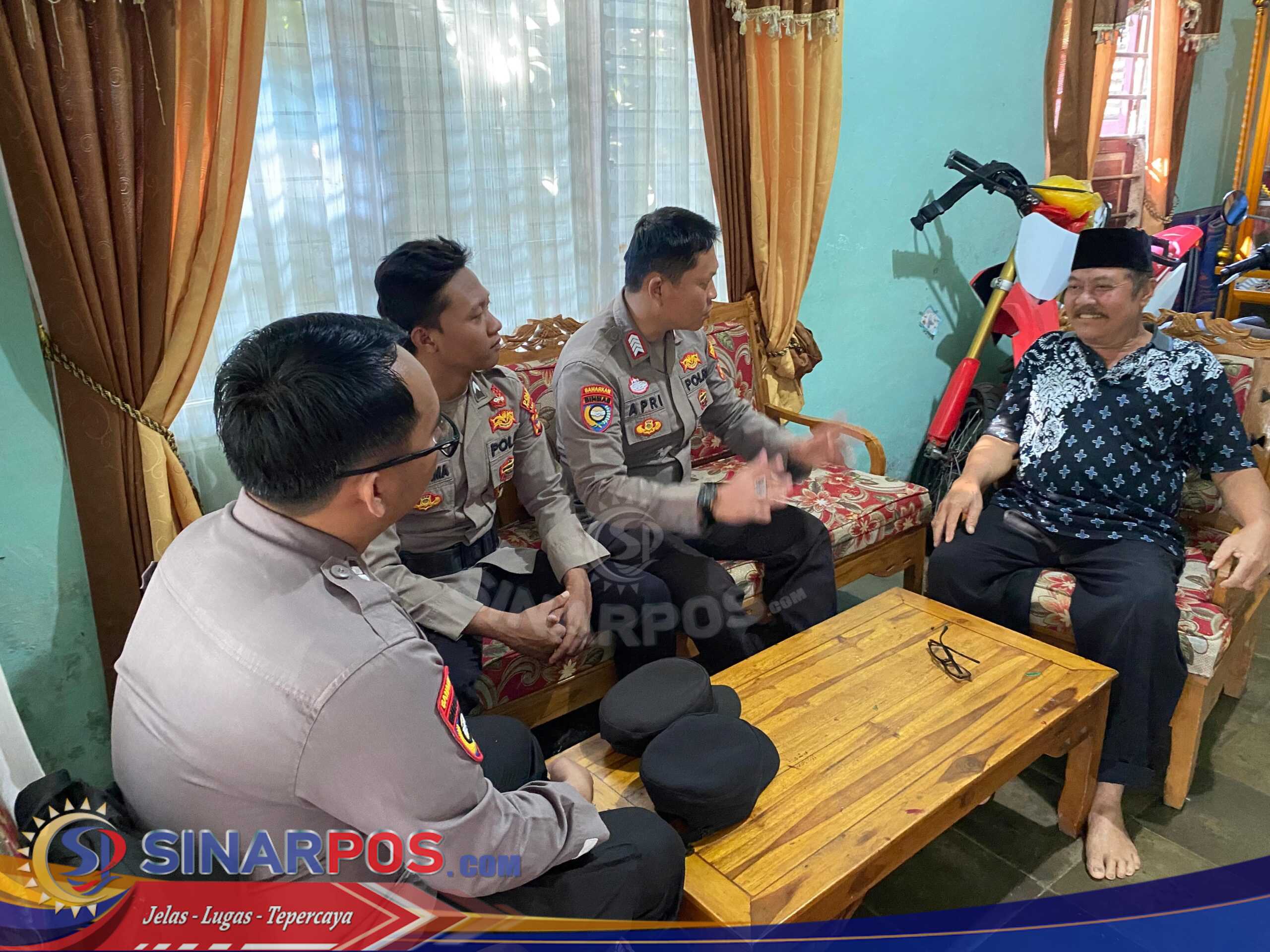Polres Pesisir Barat Laksanakan Pam Swakarsa, Ajak Masyarakat Jaga Kamtibmas Tetap Kondusif Polres Pesisir Barat Laksanakan Pam Swakarsa, Ajak Masyarakat Jaga Kamtibmas Tetap Kondusif