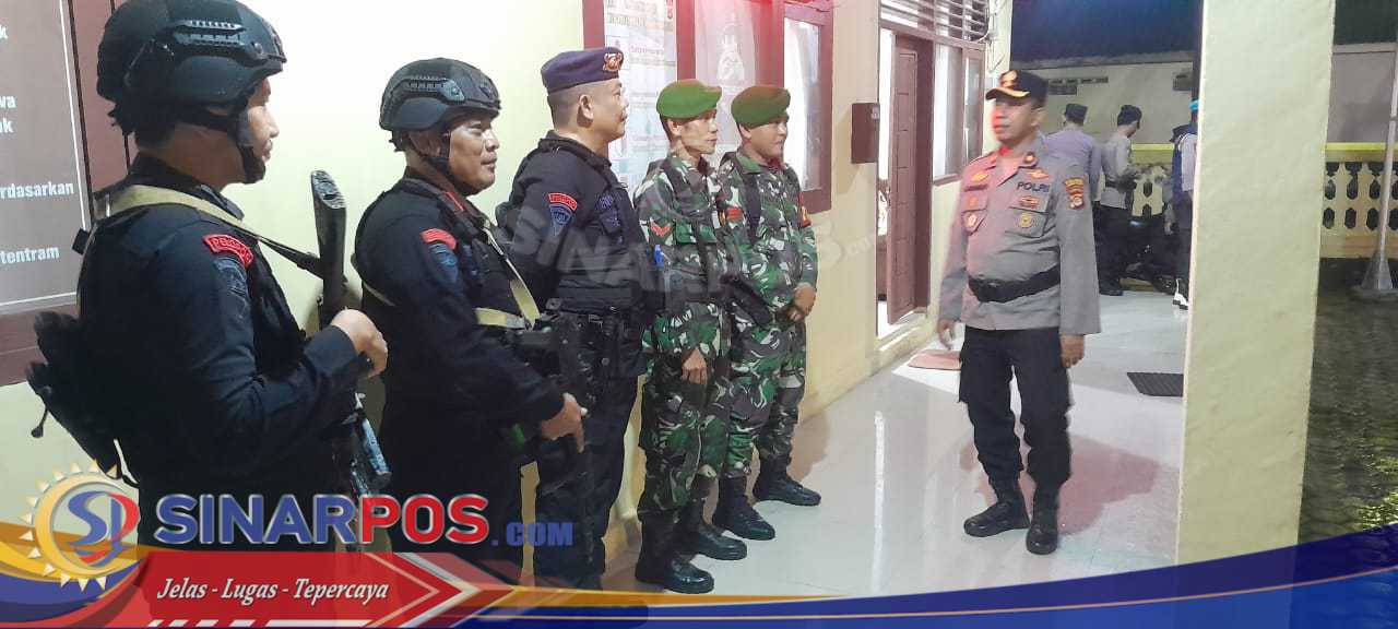 Polres Pesisir Barat Gelar Patroli Skala Besar Bersama Brimob dan TNI Polres Pesisir Barat Gelar Patroli Skala Besar Bersama Brimob dan TNI
