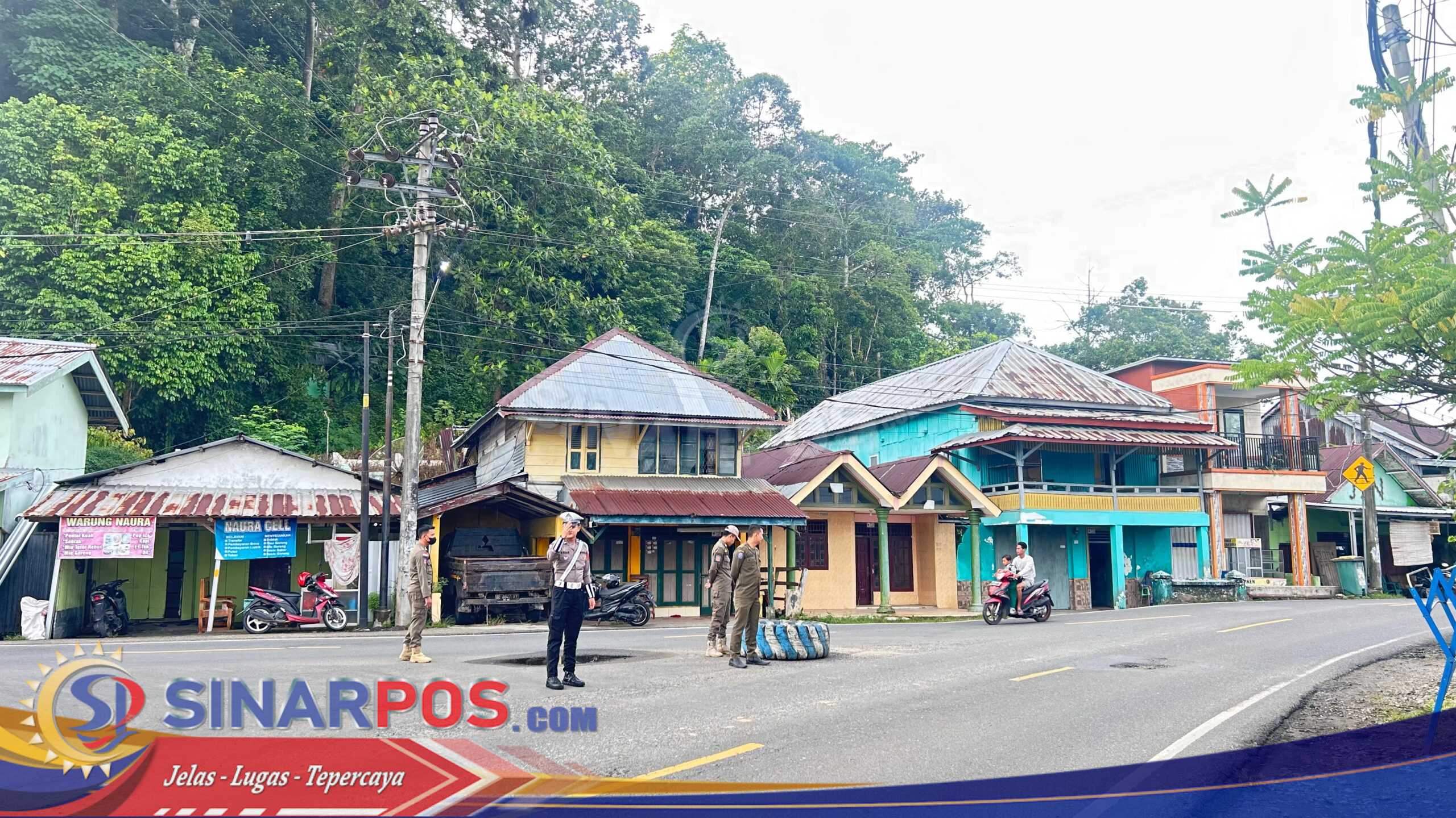 Sat Lantas Polres Pesisir Barat Gelar PAM Rawan Di Titik-Titik Rawan, Tingkatkan Ketertiban Berlalu lintas Sat Lantas Polres Pesisir Barat Gelar PAM Rawan Di Titik-Titik Rawan, Tingkatkan Ketertiban Berlalu lintas