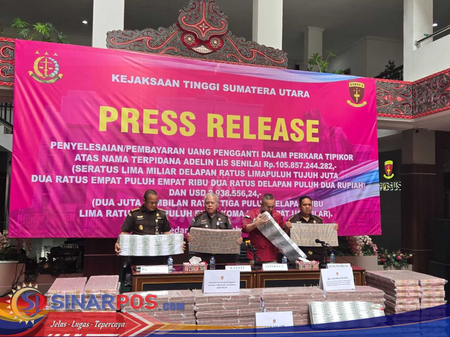 Pemulihan Keuangan Negara!! Kejati Sumut Eksekusi Uang Pengganti Kerugian Negara Terpidana Adelin Lis Senilai Rp105 Miliar dan 2,9 Juta US$ Pemulihan Keuangan Negara!! Kejati Sumut Eksekusi Uang Pengganti Kerugian Negara Terpidana Adelin Lis Senilai Rp105 Miliar dan 2,9 Juta US$