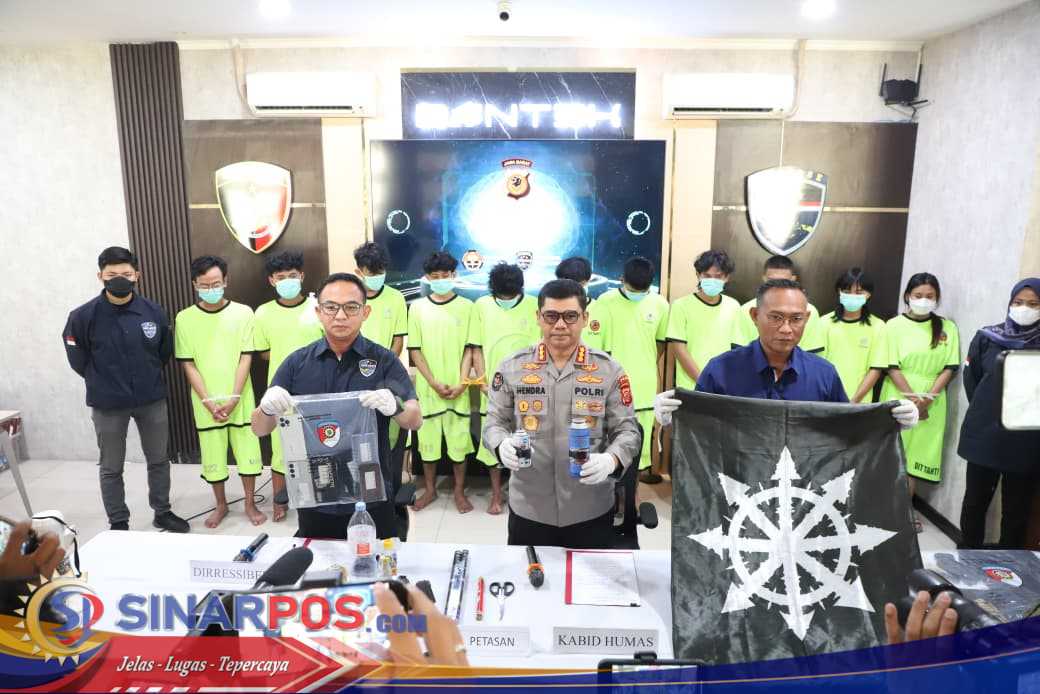 Polda Jabar Ungkap 12 Tersangka Kasus Bom Molotov, Saat Aksi Demo Di Gedung DPRD Polda Jabar Ungkap 12 Tersangka Kasus Bom Molotov, Saat Aksi Demo Di Gedung DPRD
