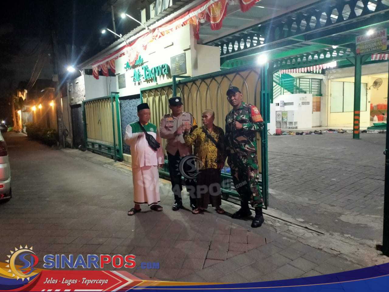 Polsek Kuta Utara Terjunkan Personel Amankan Peringatan Maulid Nabi SAW 1447 Hijriah Polsek Kuta Utara Terjunkan Personel Amankan Peringatan Maulid Nabi SAW 1447 Hijriah