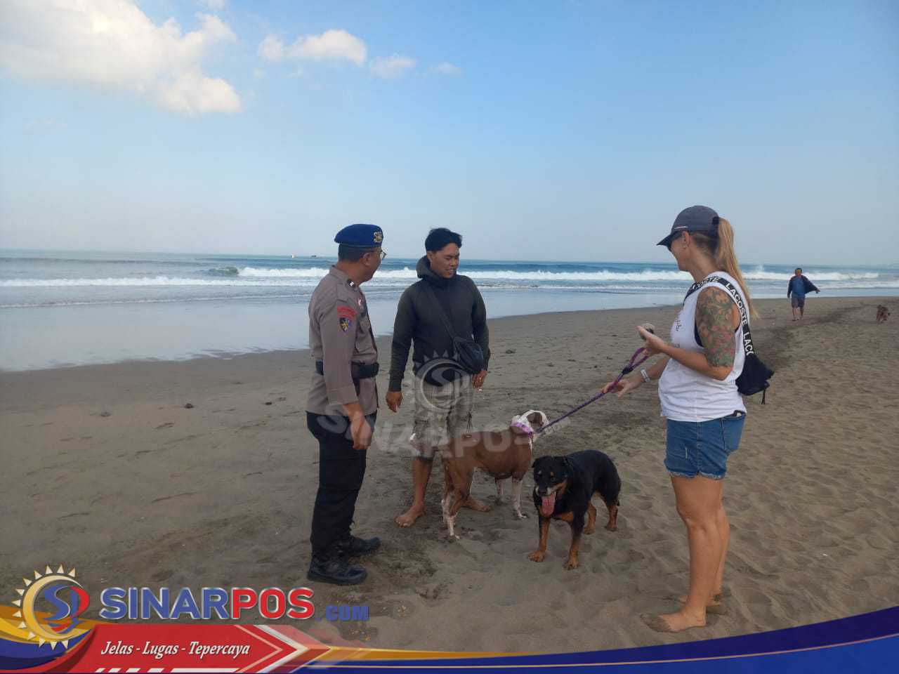 Jaga Kenyamanan Pantai, Satpolairud Badung Imbau Wisatawan Tak Lepas Anjing Sembarangan Jaga Kenyamanan Pantai, Satpolairud Badung Imbau Wisatawan Tak Lepas Anjing Sembarangan