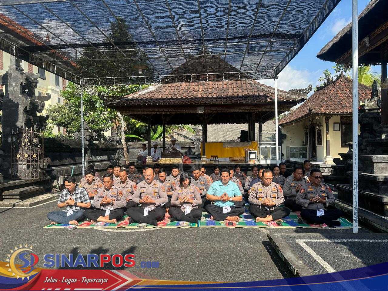 Wujudkan Harmoni Spiritual, Personel Polres Badung Rayakan Hari Raya Saraswati dengan Sembahyang Bersama